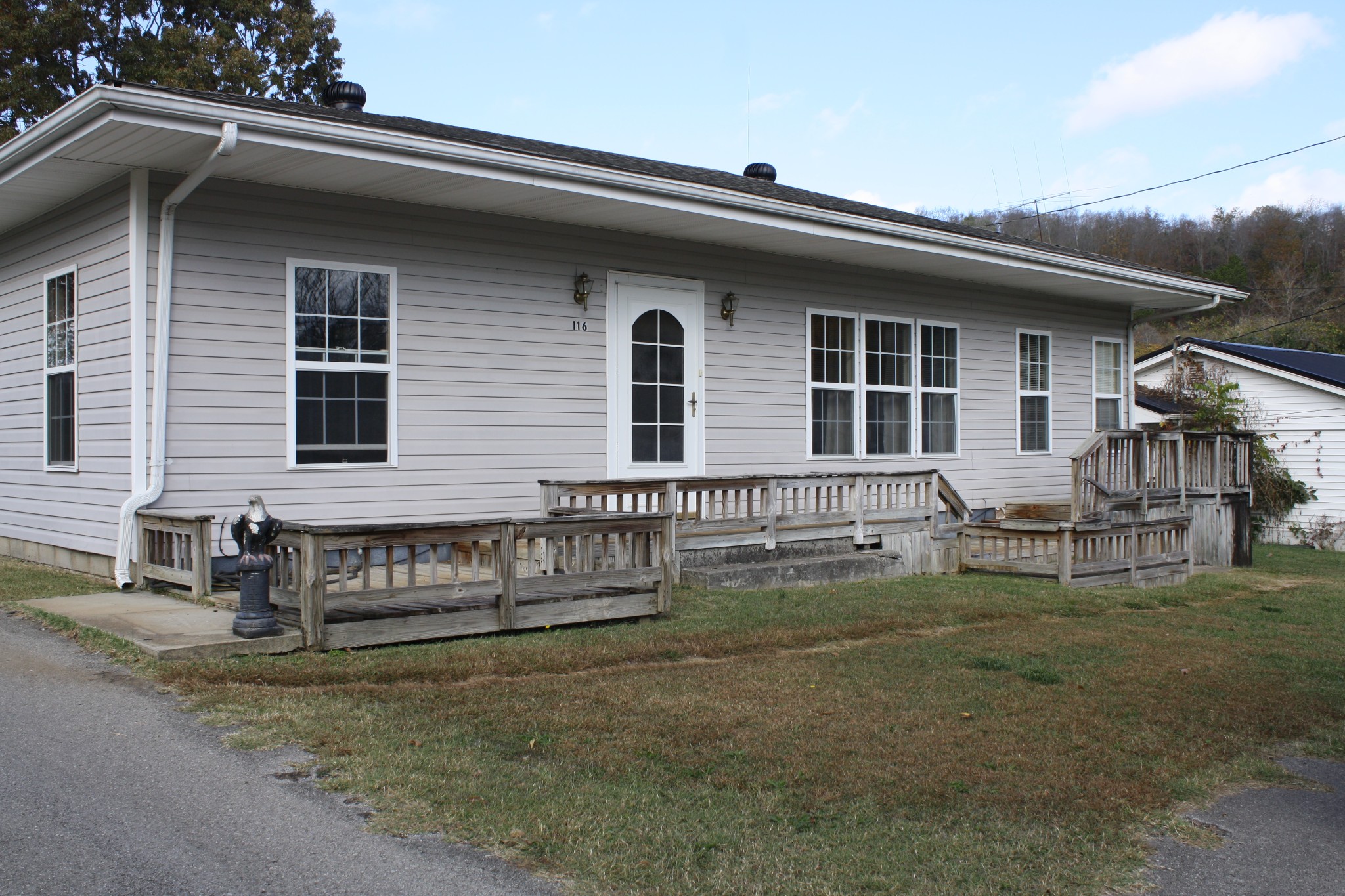 116 Woodland St Property Photo 2