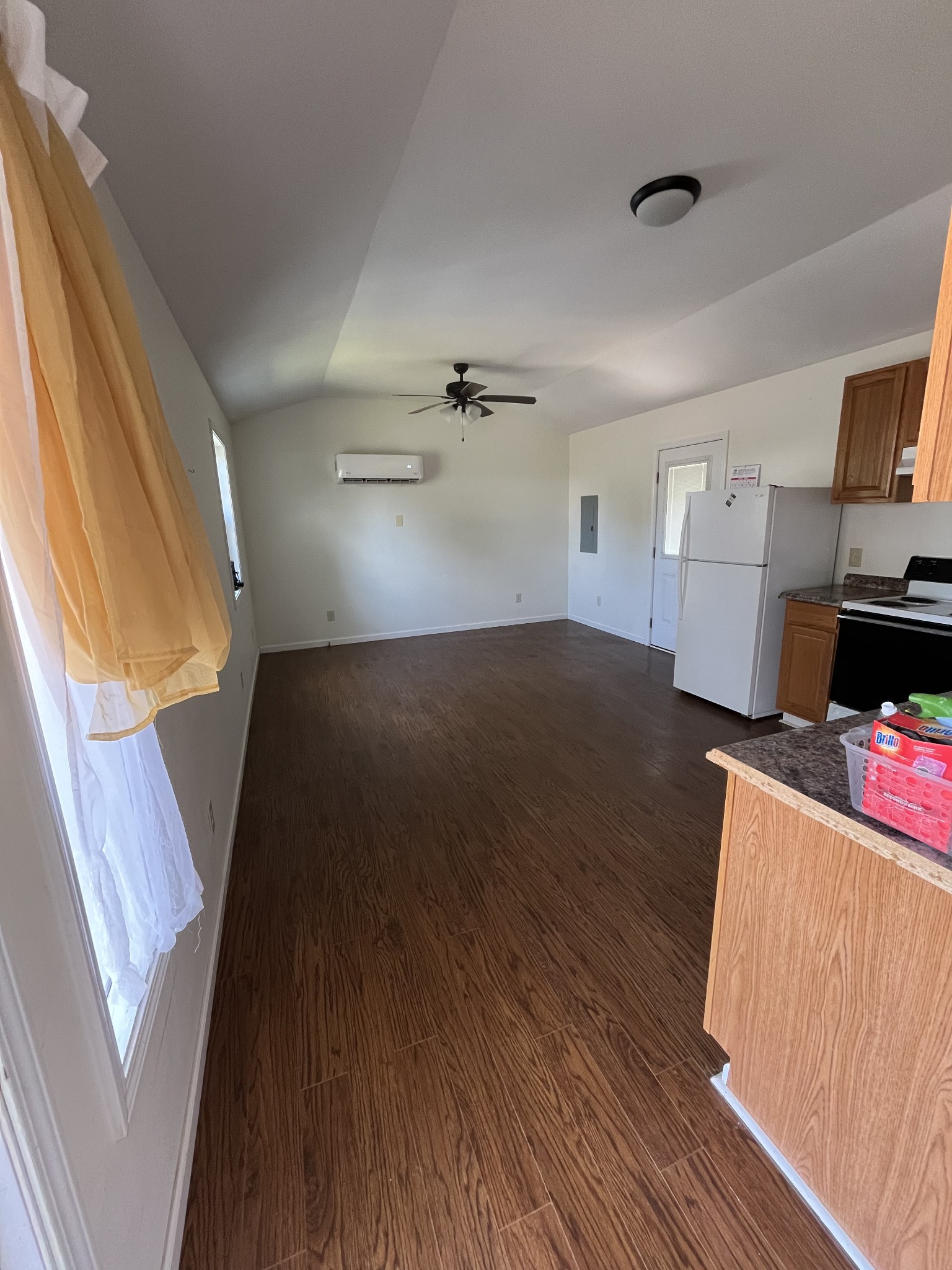 302 S Walnut St Property Photo 4