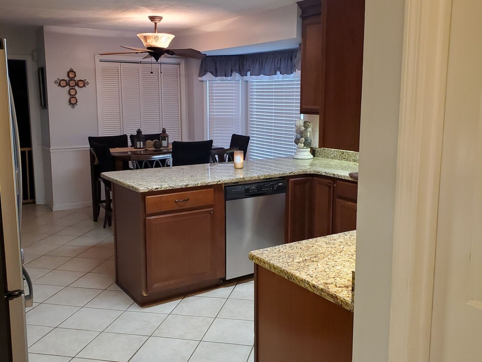 102 Maple Forest Ct Property Photo 2