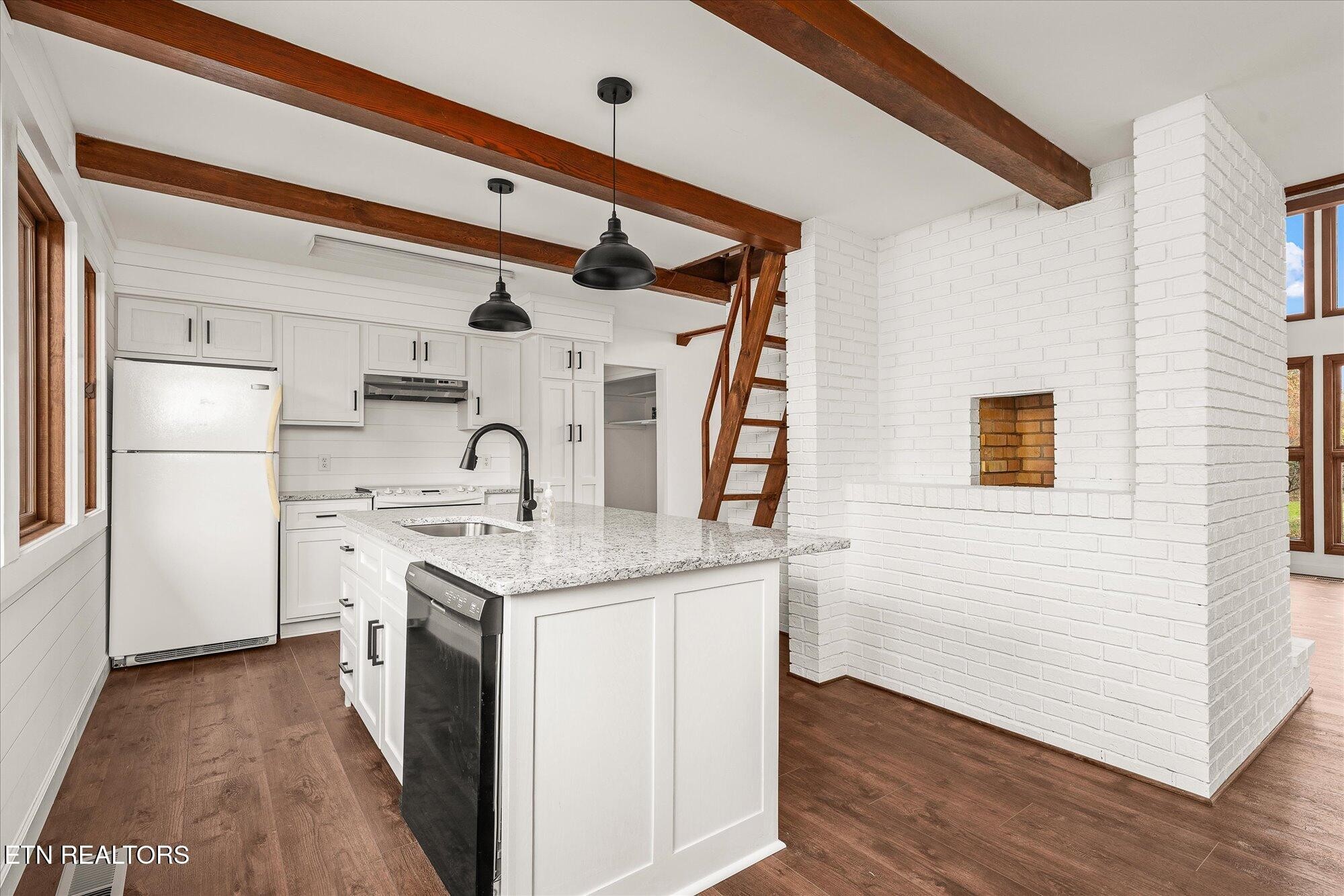 1651 Pennsylvania Ave Property Photo 23