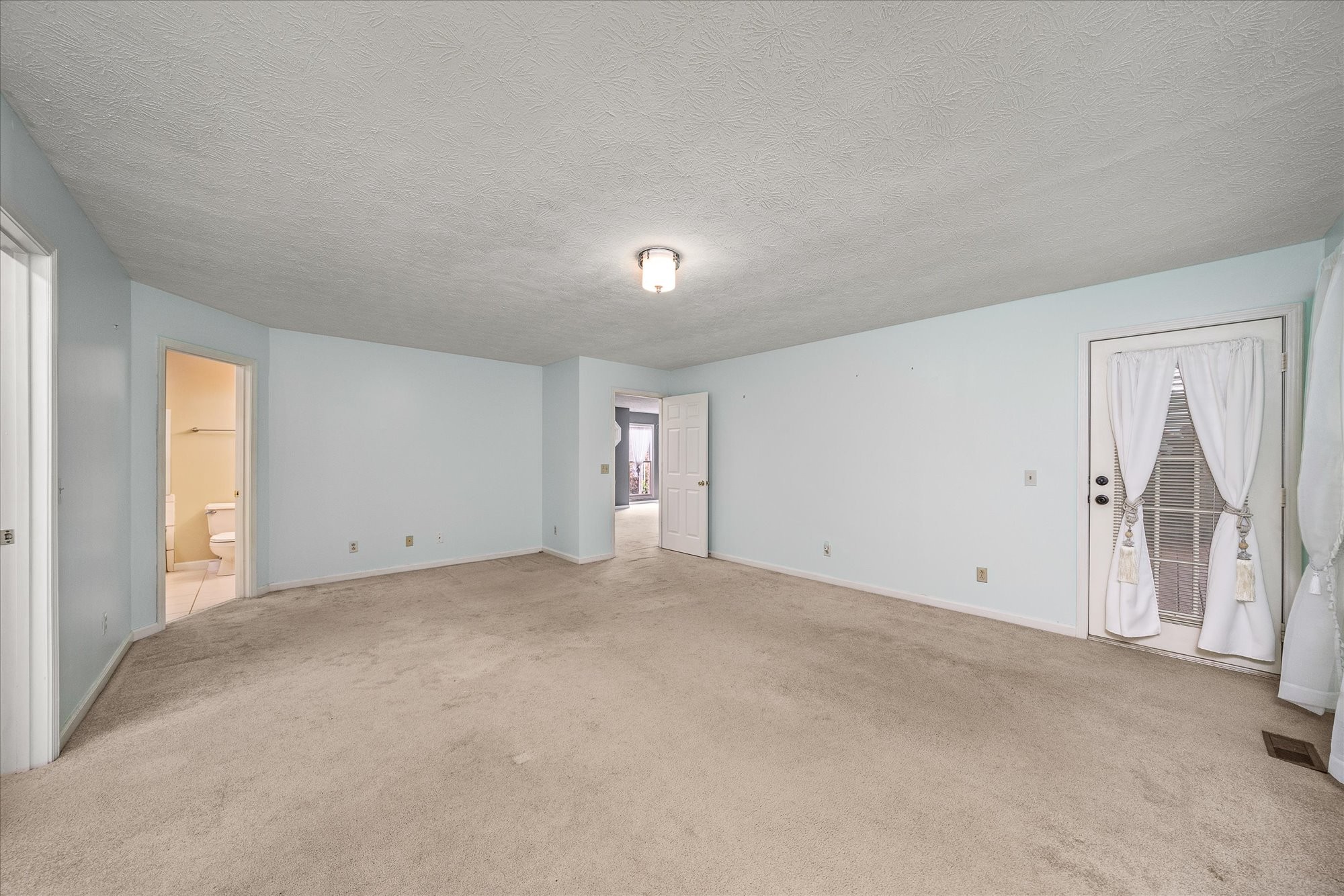 1760 Heathrow Dr Property Photo 9