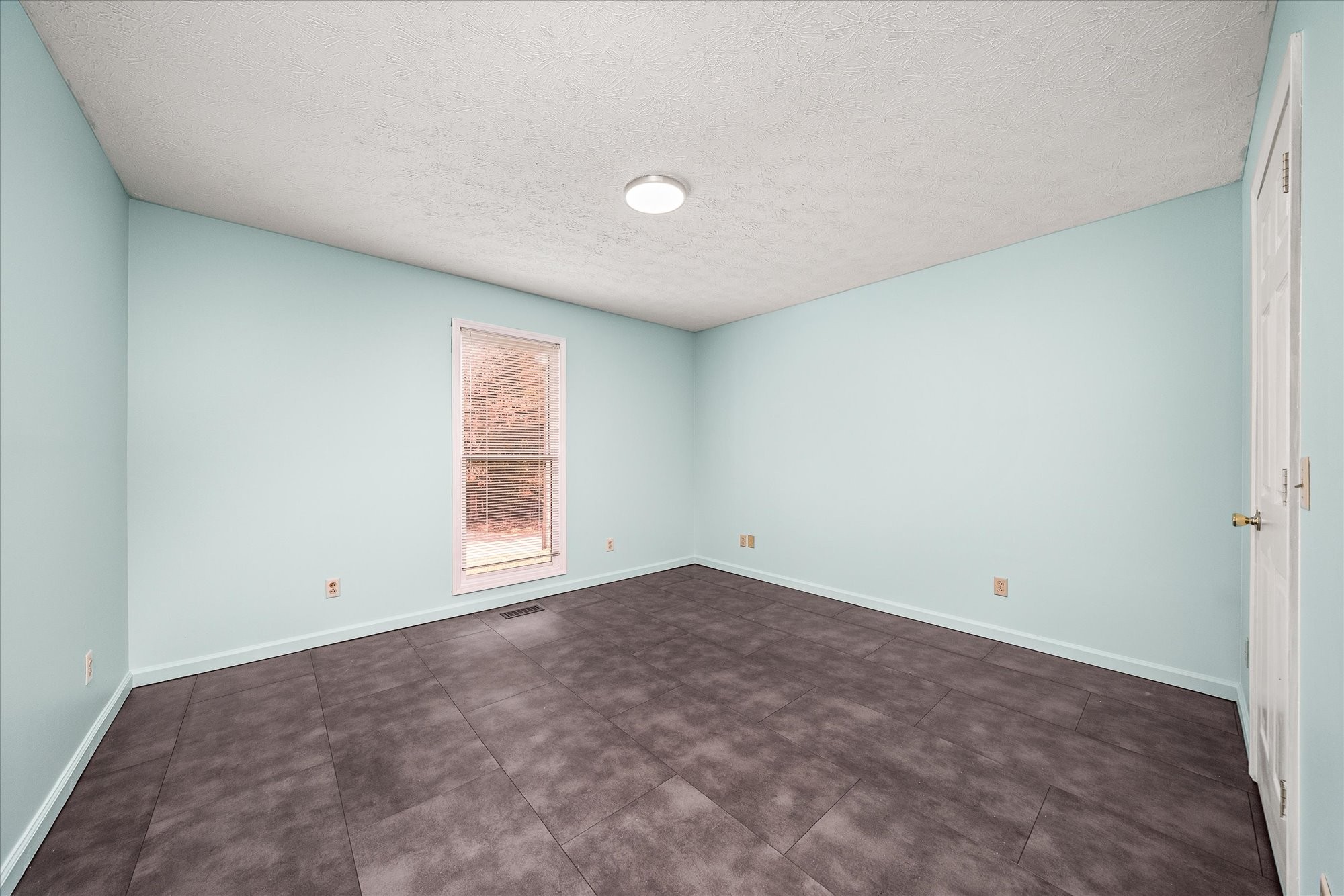 1760 Heathrow Dr Property Photo 17