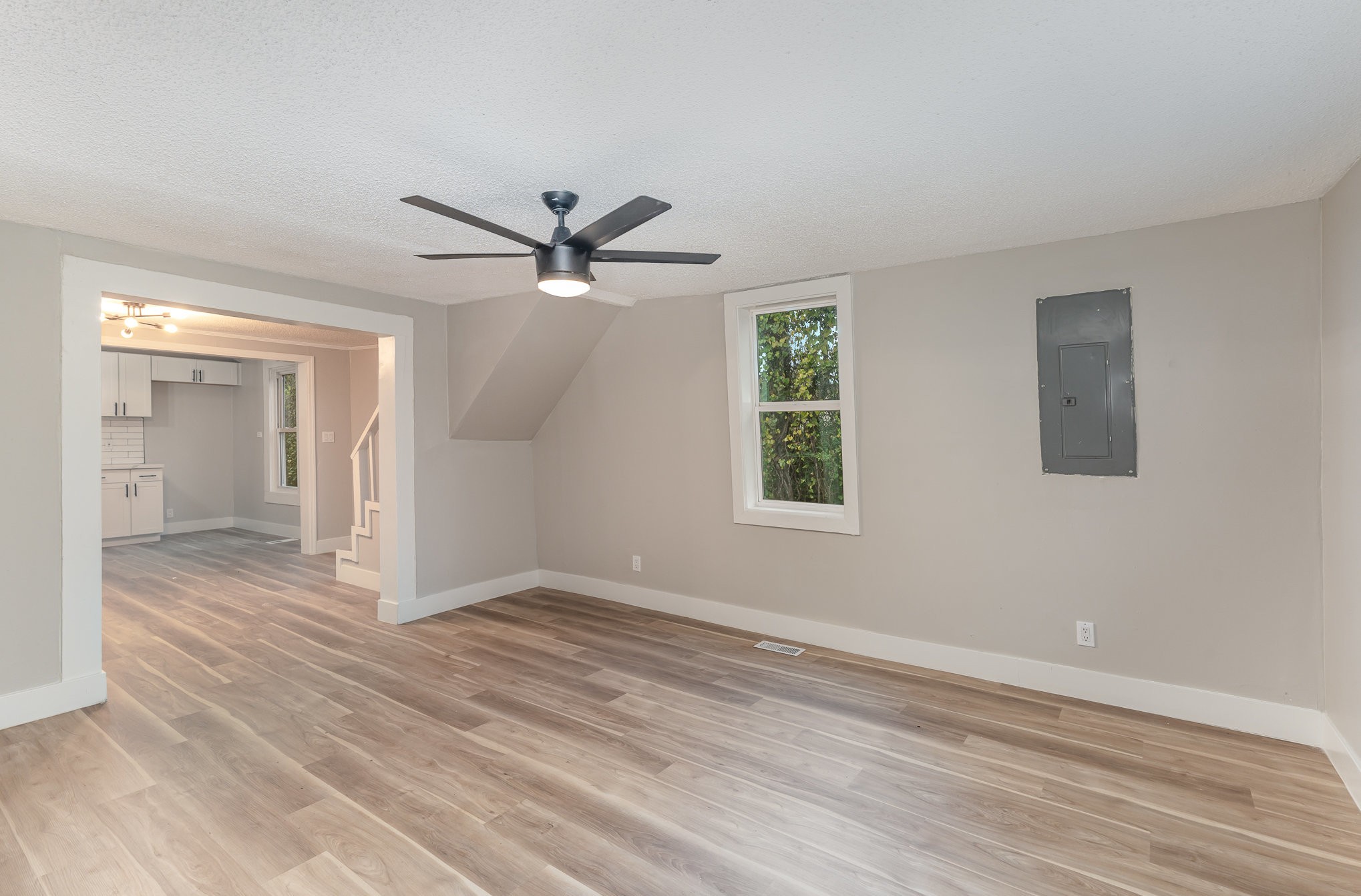 1828 S Main St Property Photo 6