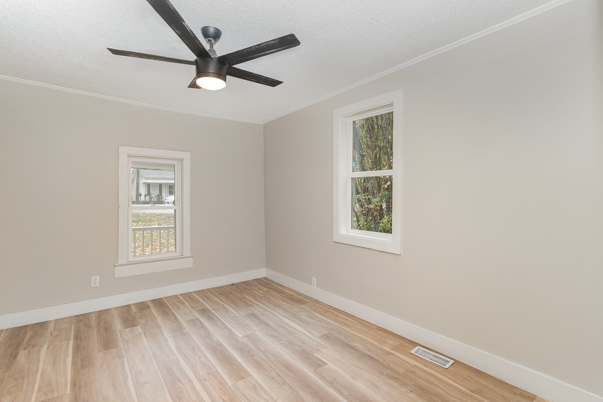 1828 S Main St Property Photo 15