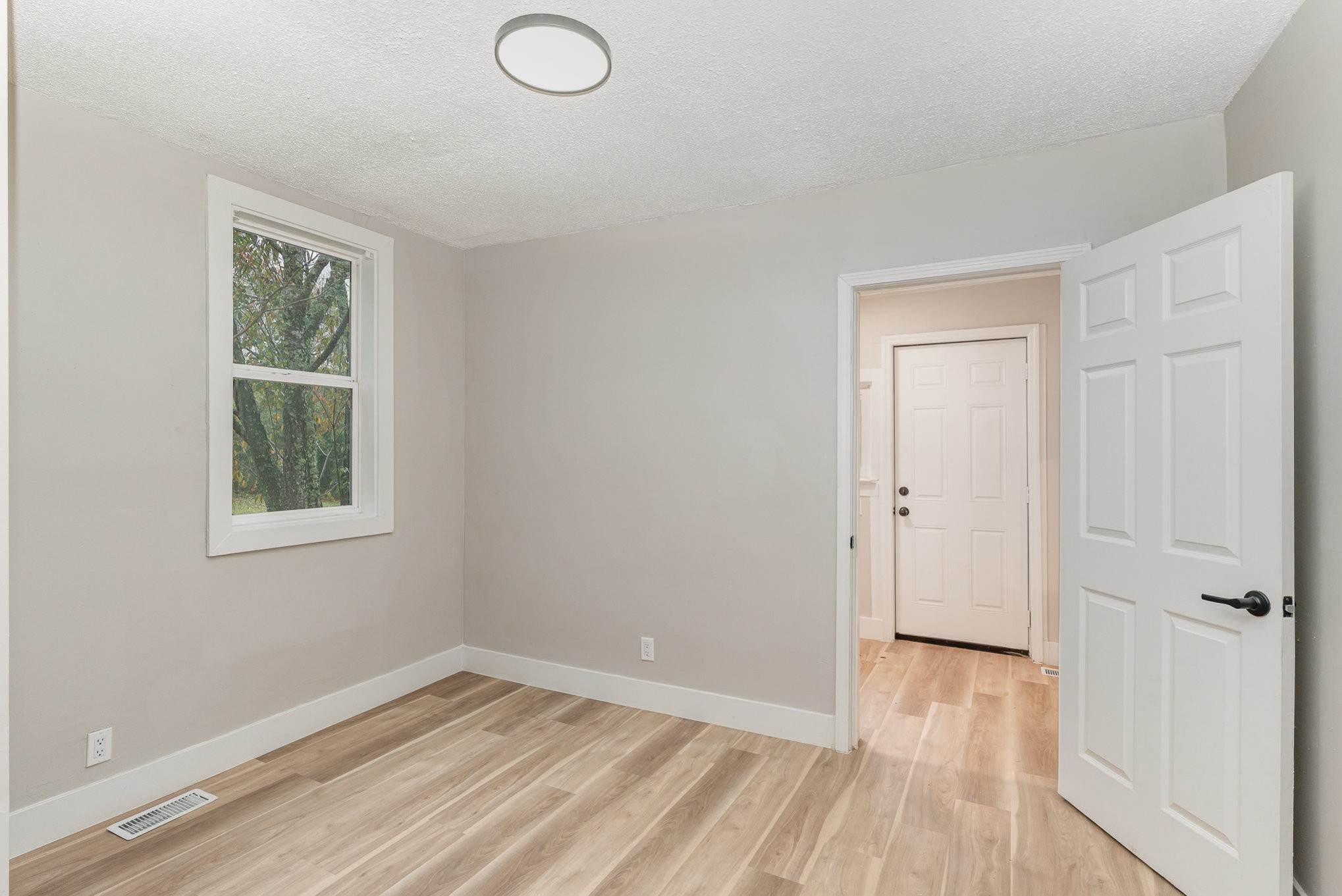 1828 S Main St Property Photo 18