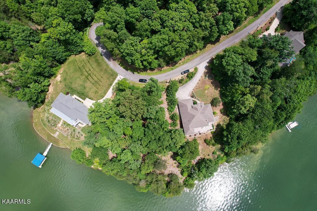 1147 Lakefront Place Property Photo 2