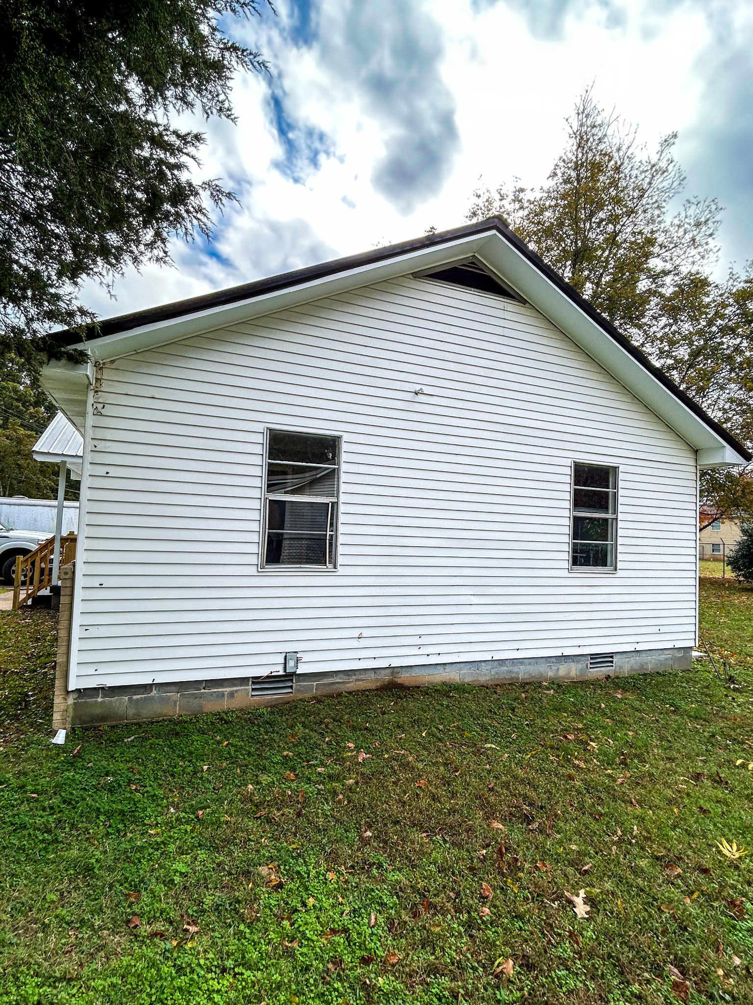 727 Powell St Property Photo 3