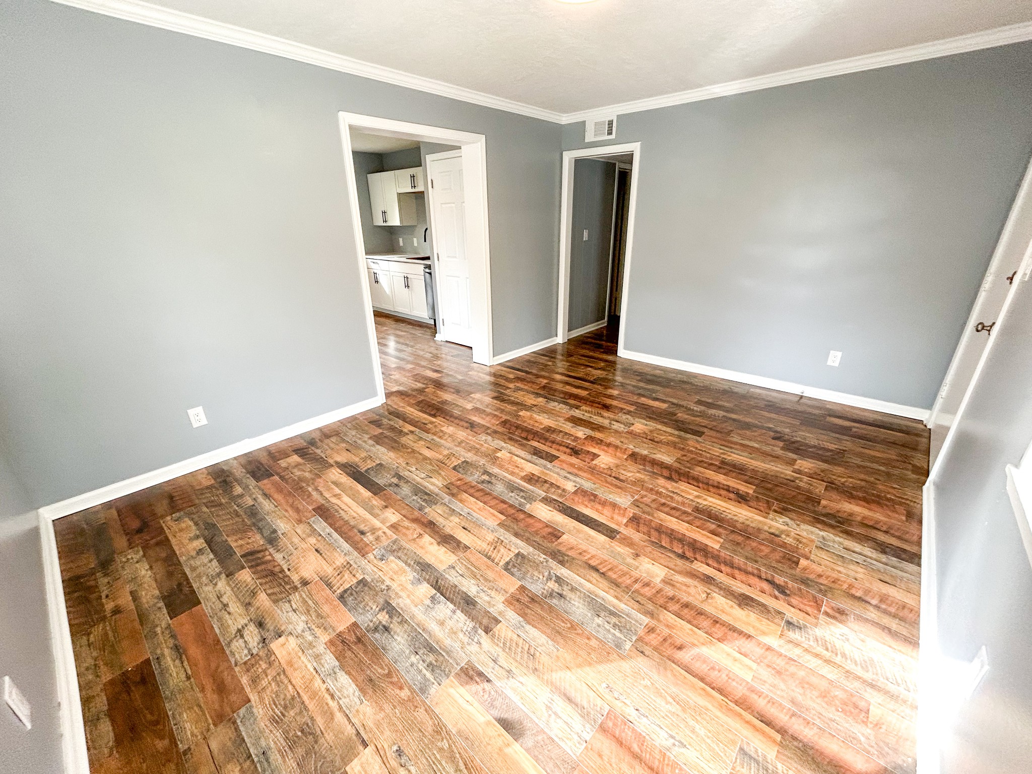 727 Powell St Property Photo 15