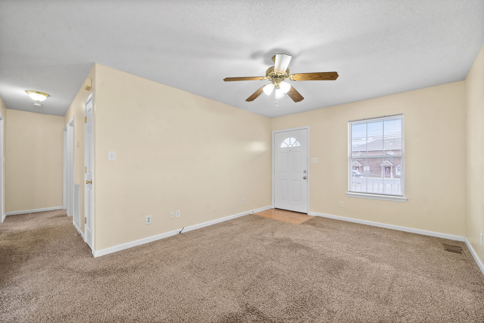 312 Lansinger Ln Property Photo 5