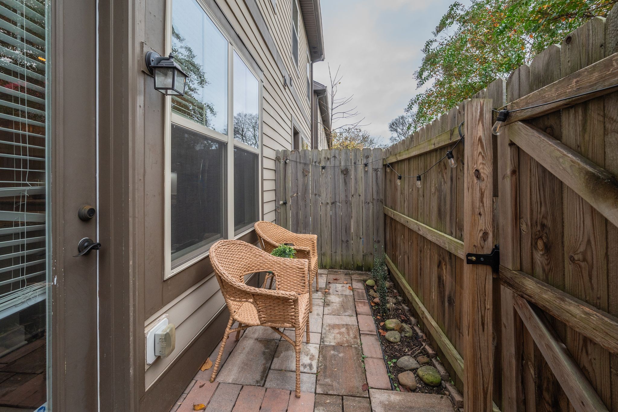 1106 Stratford Ave Property Photo 23