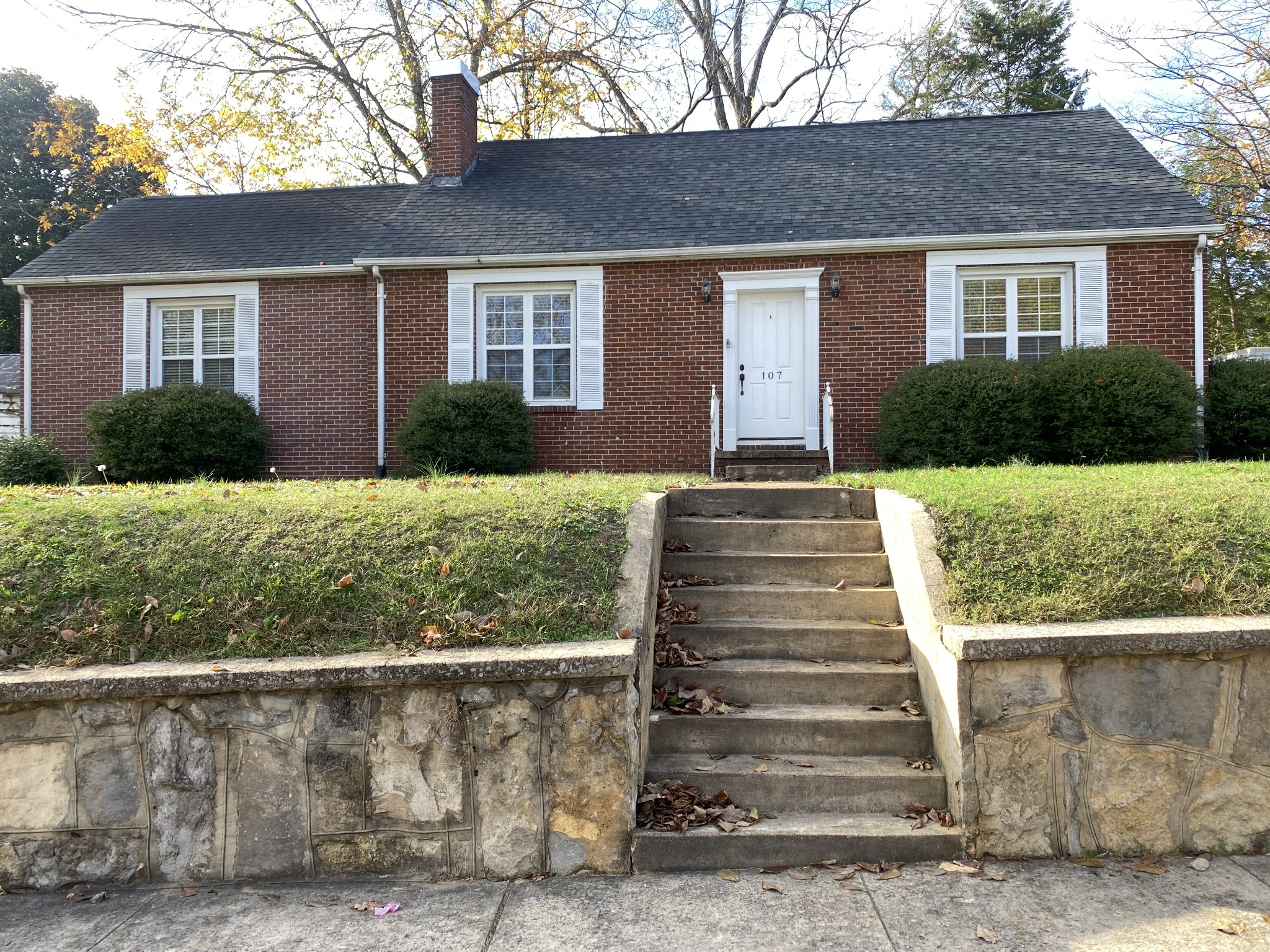 107 Lind St Property Photo 1