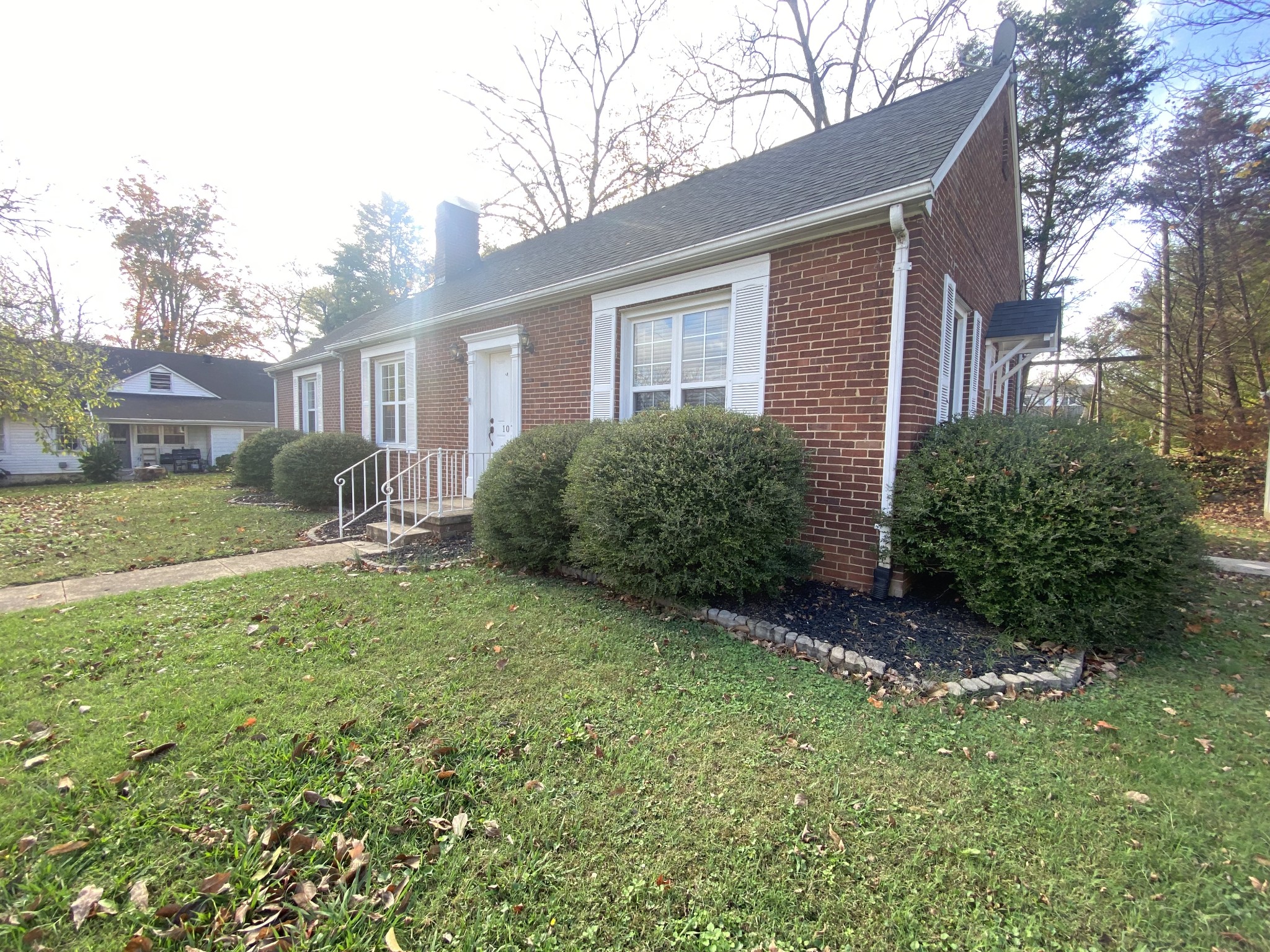 107 Lind St Property Photo 4