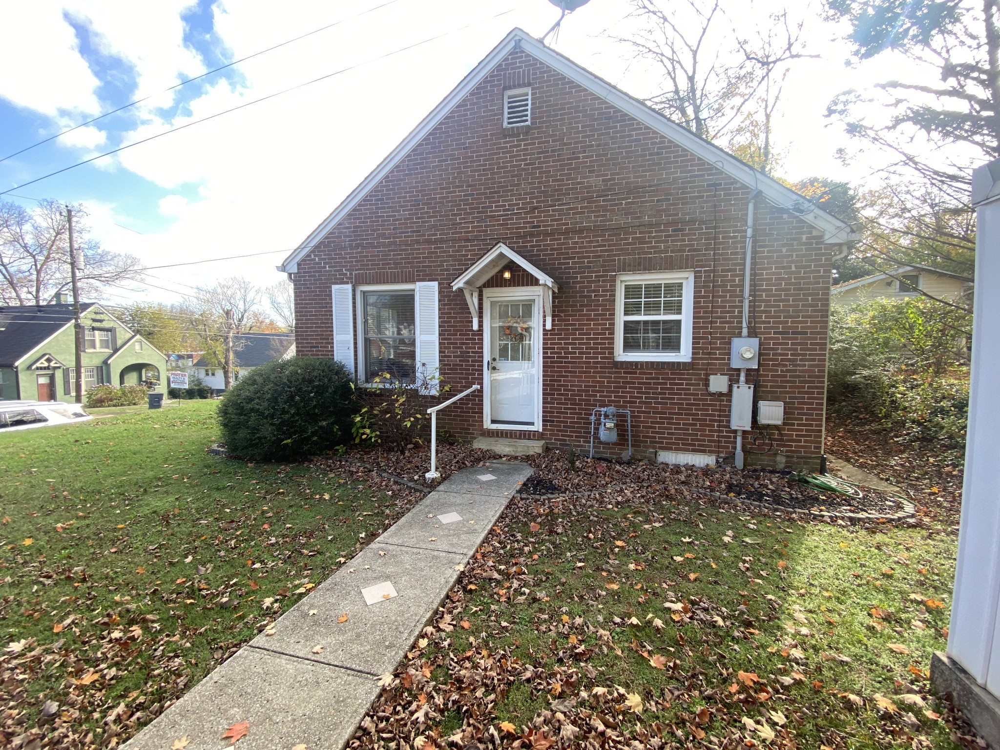 107 Lind St Property Photo 5
