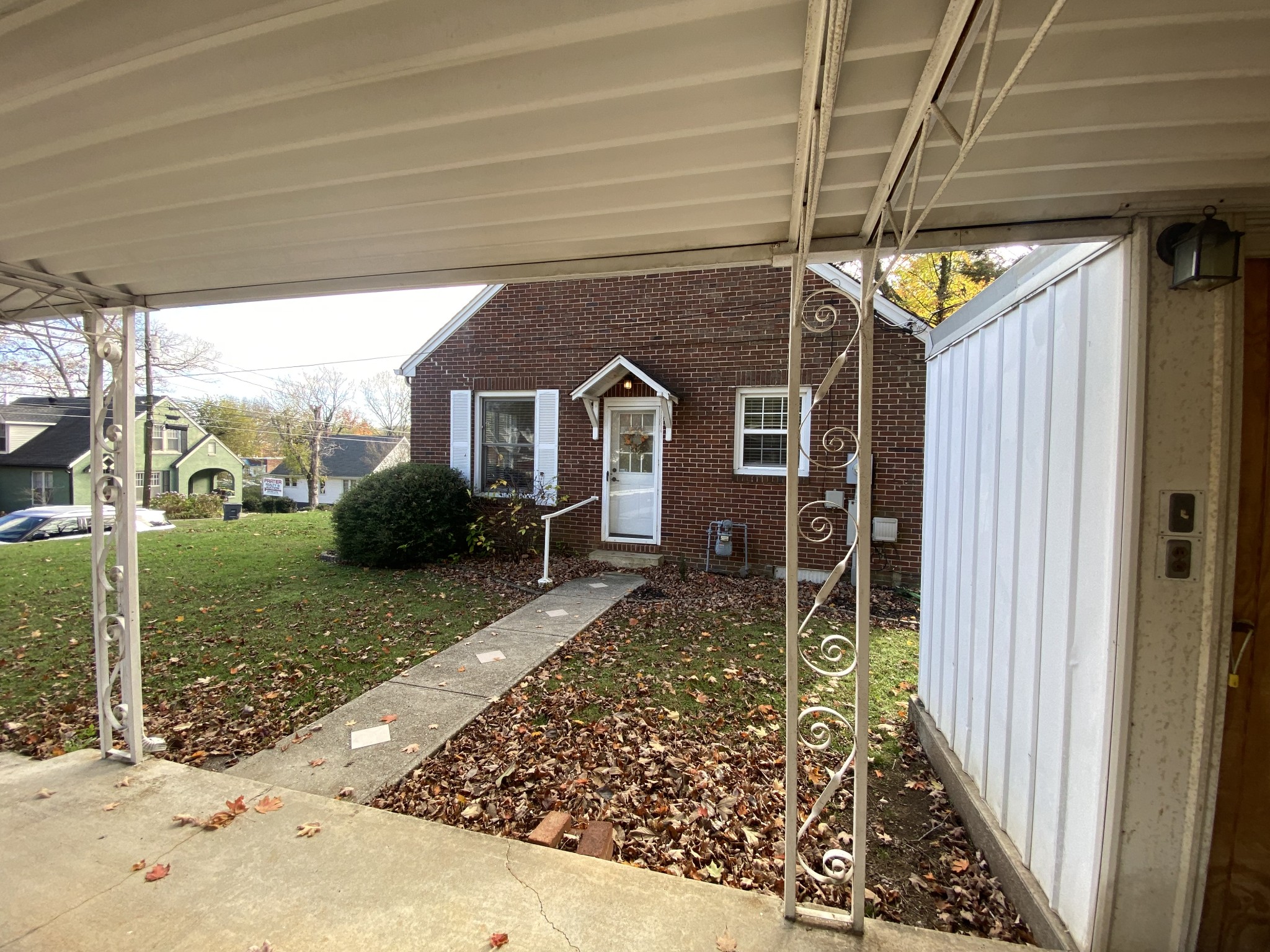 107 Lind St Property Photo 6