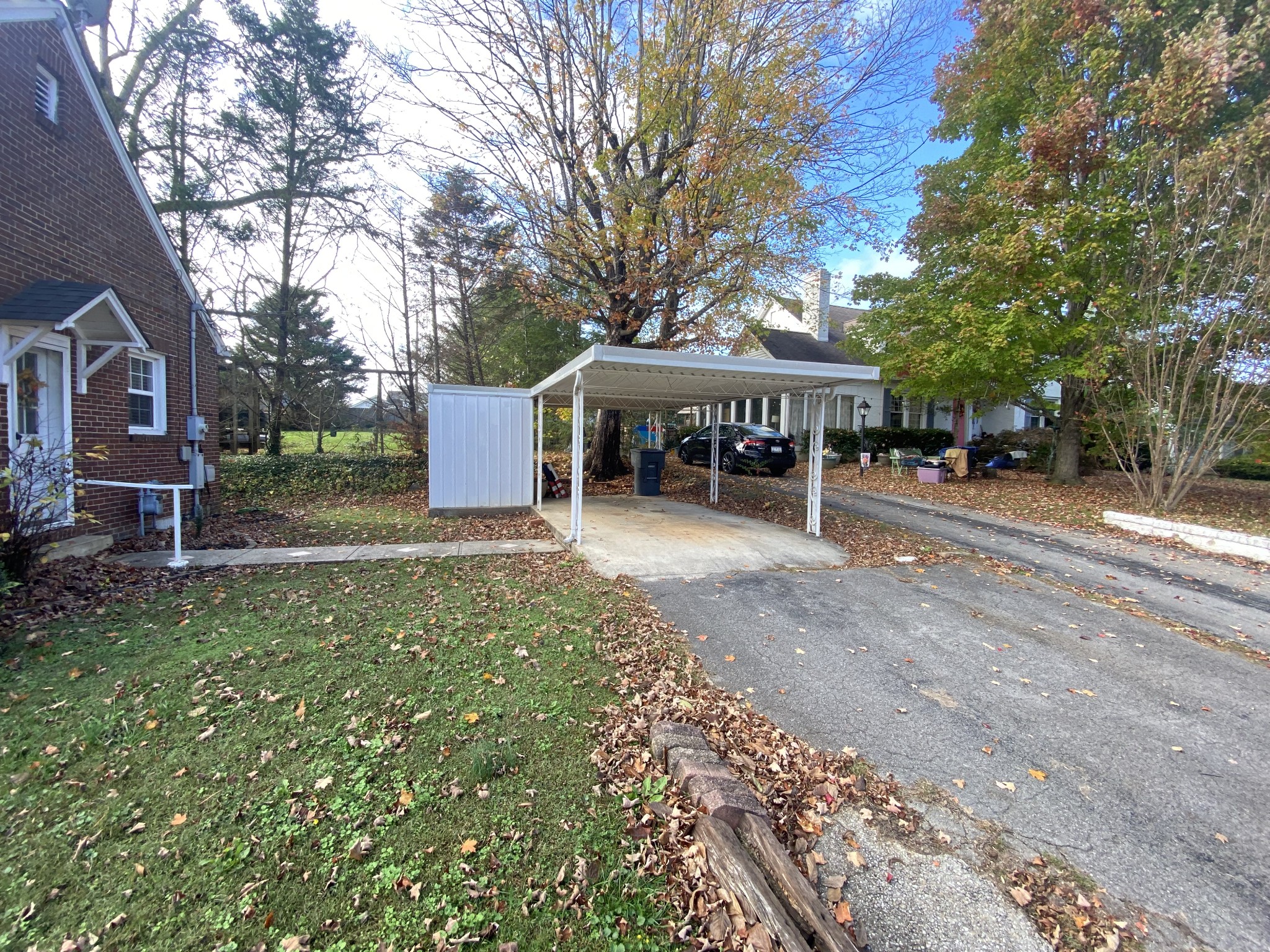 107 Lind St Property Photo 7