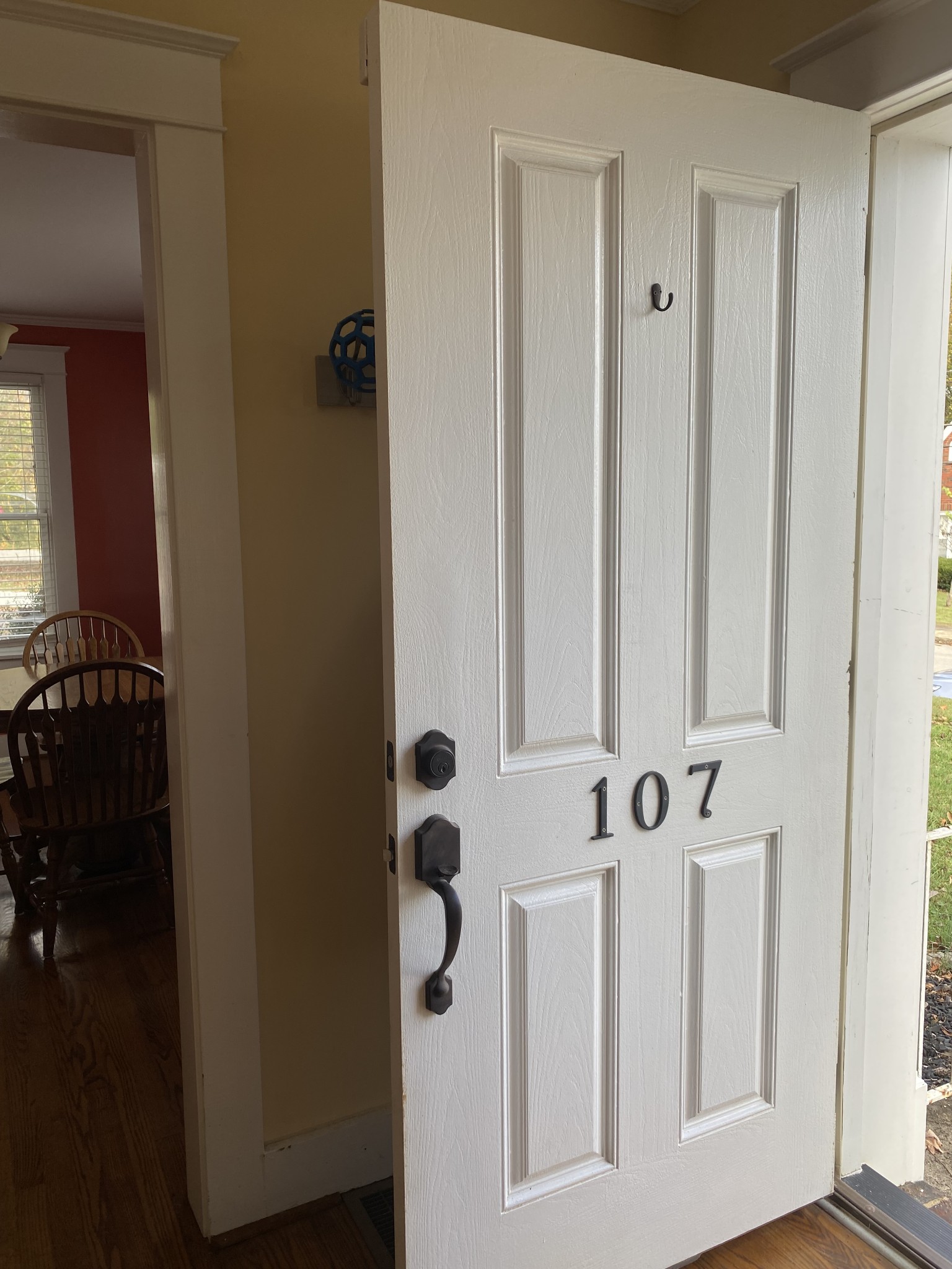 107 Lind St Property Photo 9