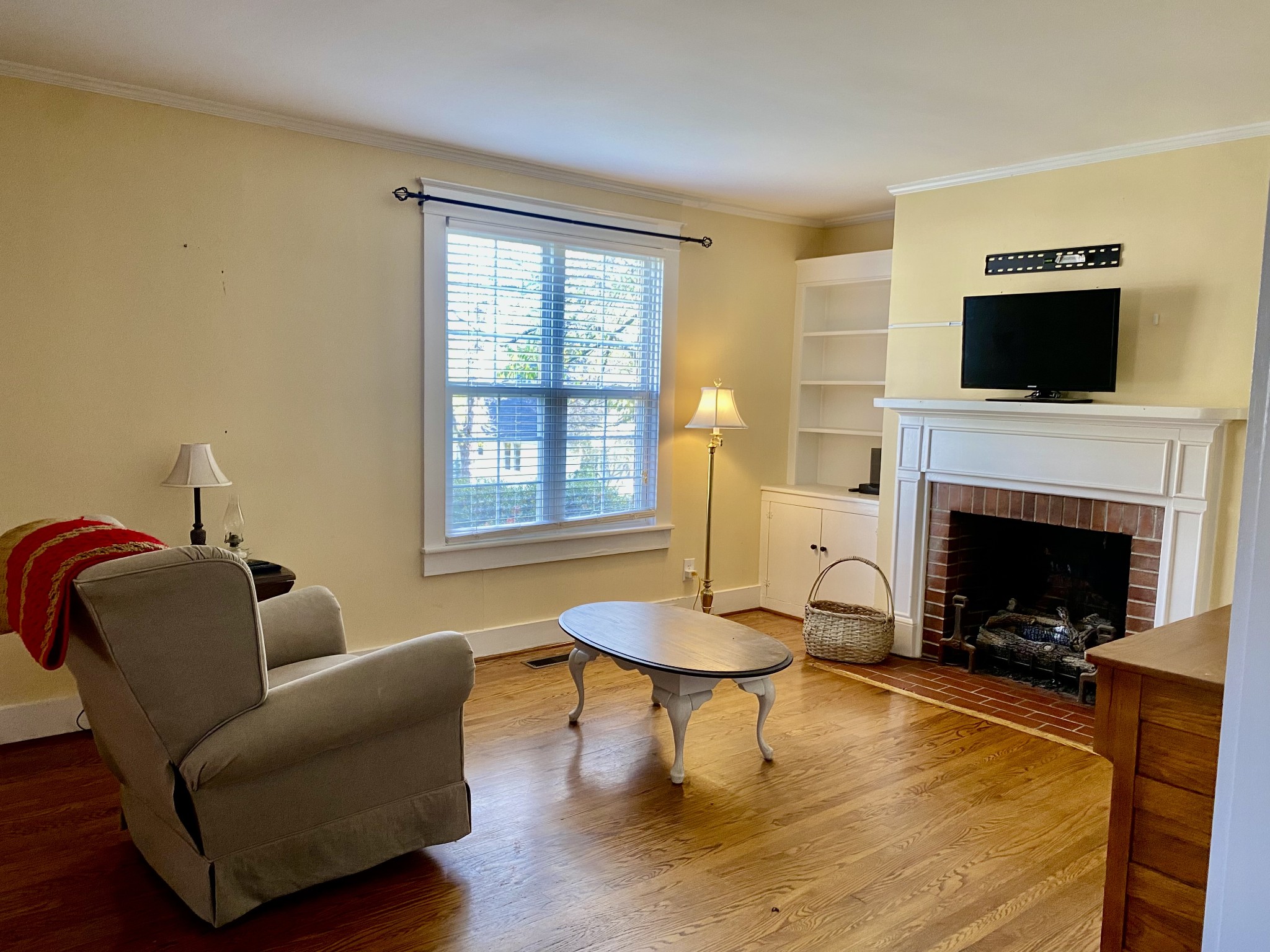 107 Lind St Property Photo 12