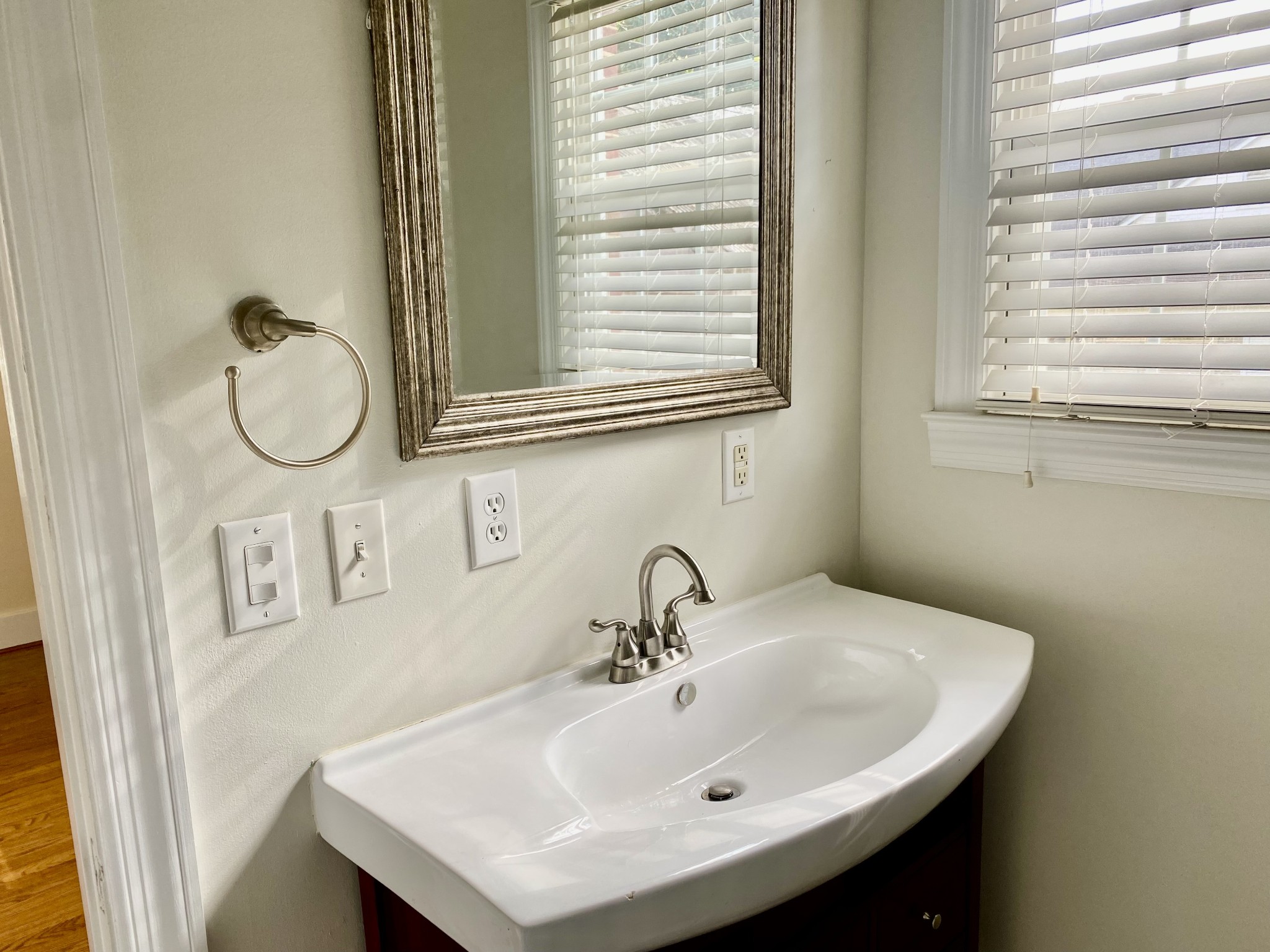 107 Lind St Property Photo 21