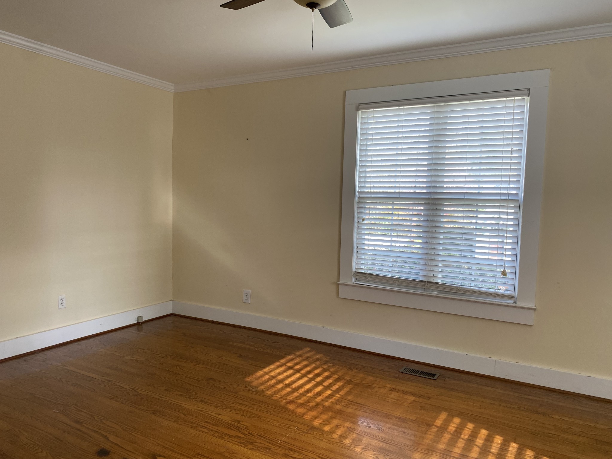 107 Lind St Property Photo 23