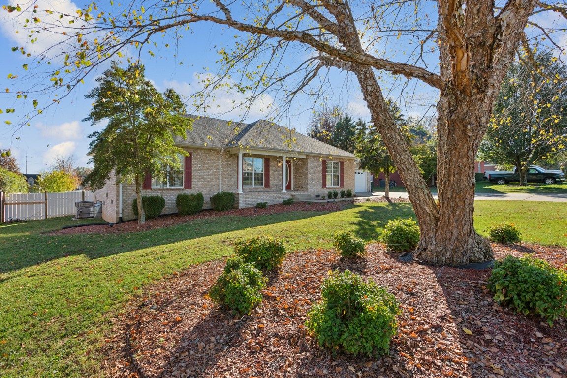 1115 Caitlin Ct Property Photo 2