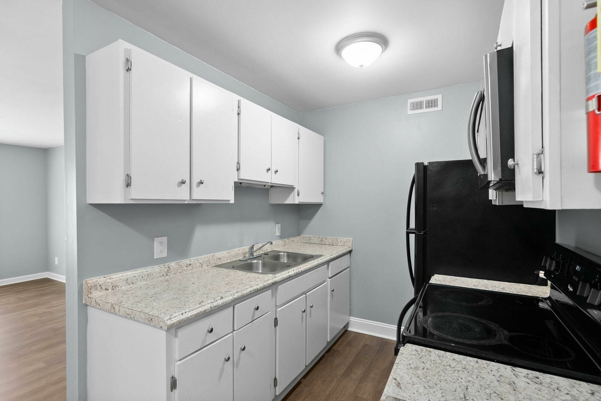 606 Park Ave Property Photo 10
