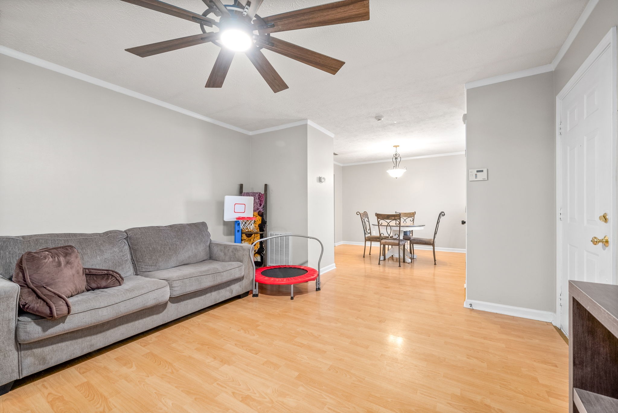 1157 Schatten St Property Photo 6