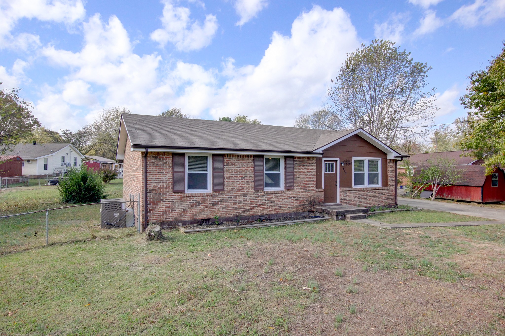 402 Lillie Belle Ln Property Photo 2