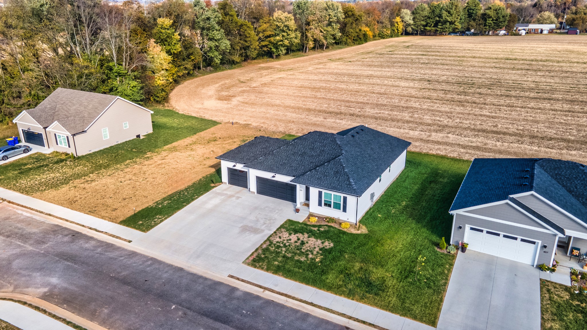 605 Lockeland Way Property Photo 4