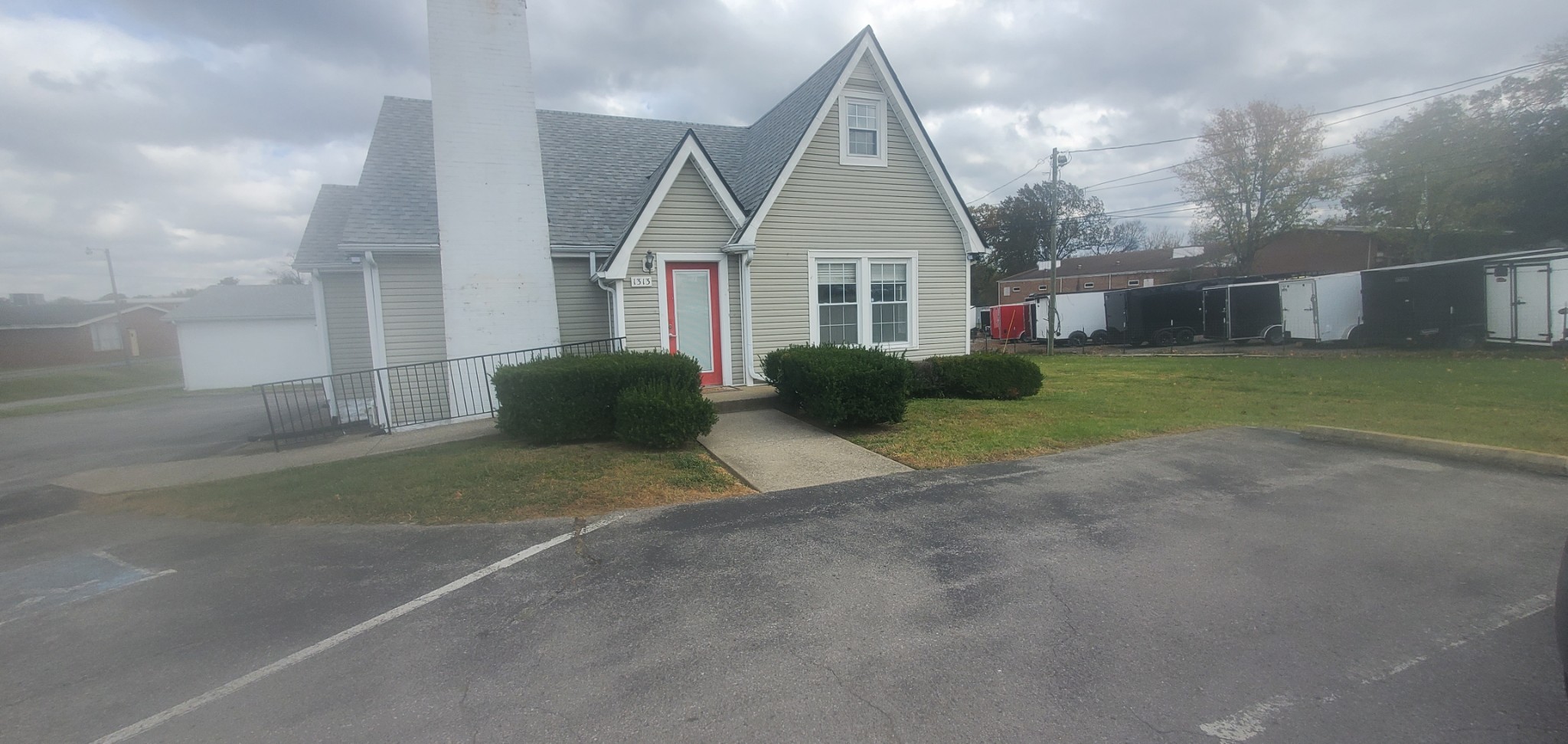 1313 Fort Campbell Blvd Property Photo 1