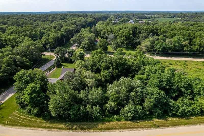 7956 Prairie Hill Road Property Photo 1