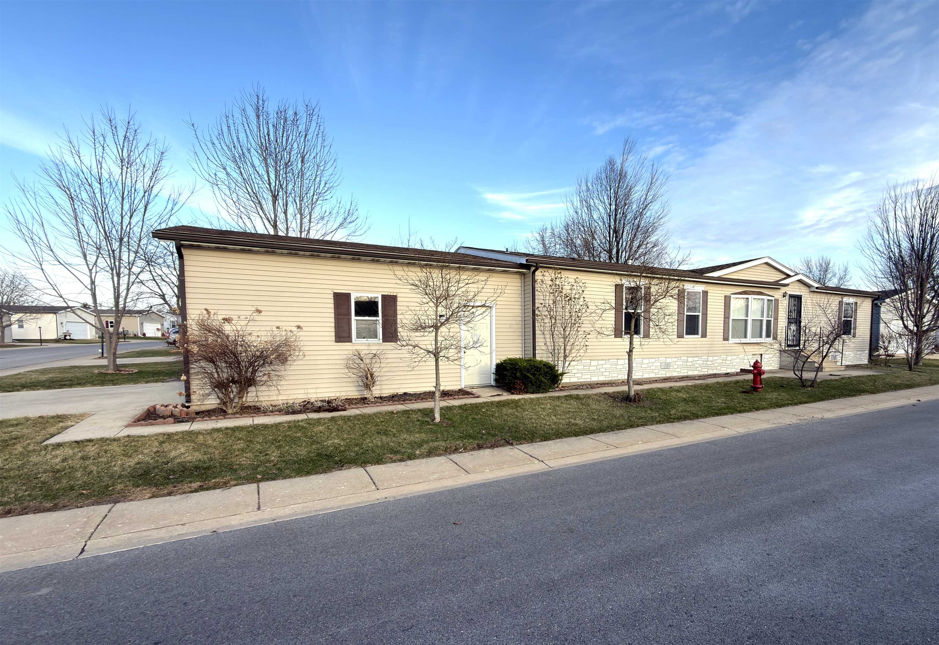 447 Seasons Parkway Property Photo 1