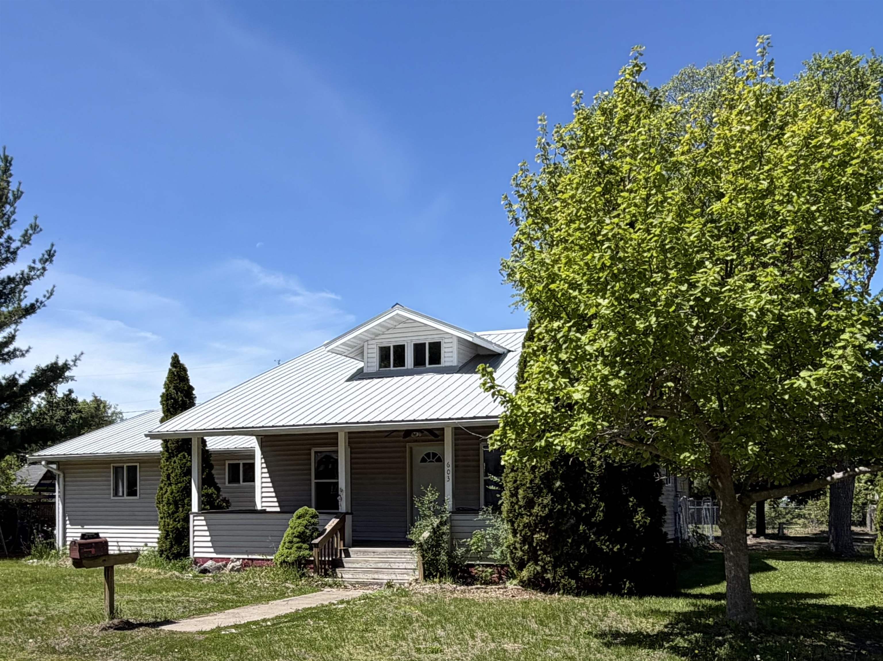 603 Iris Street Property Photo 1