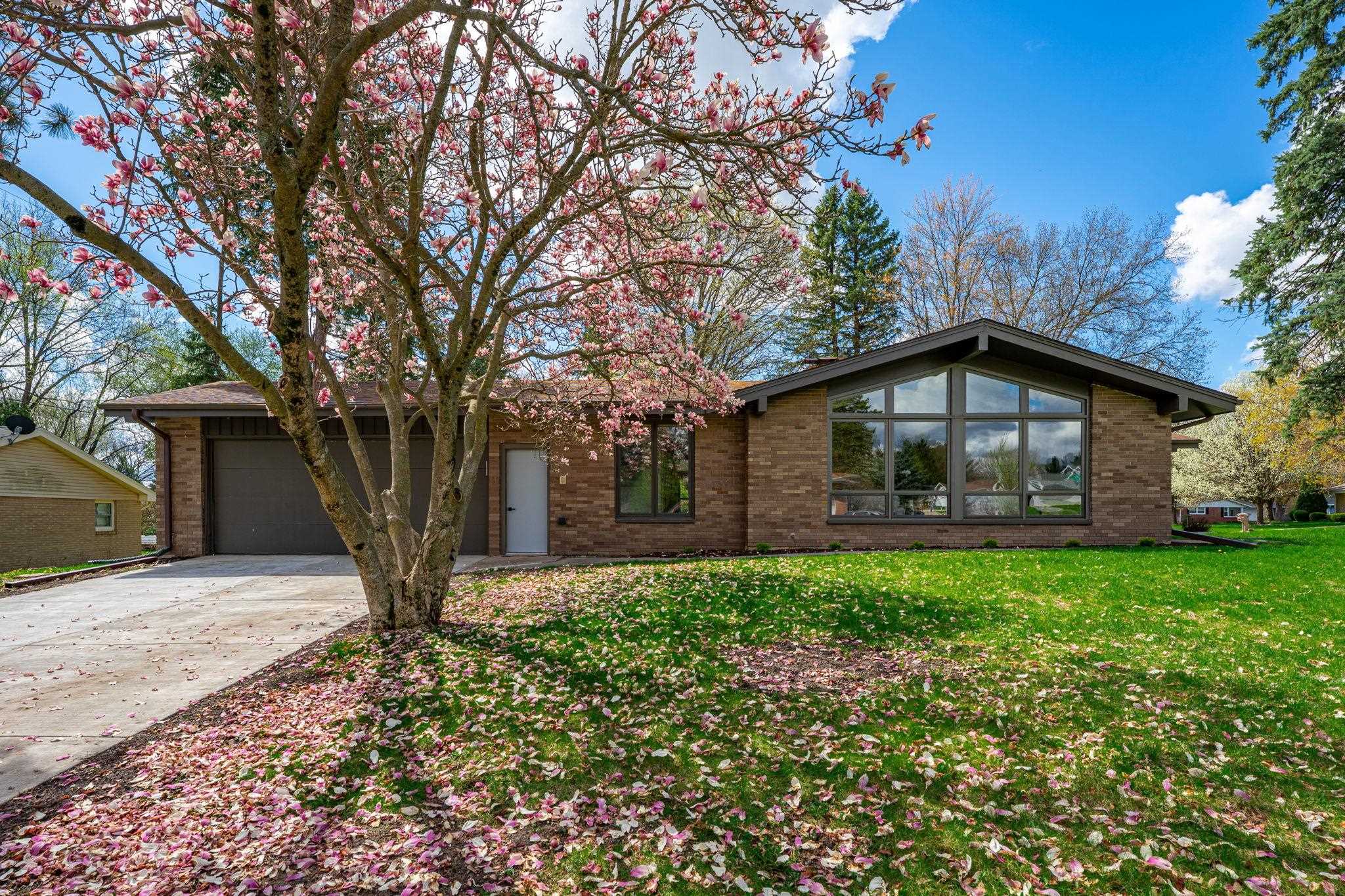 5075 Welsh Road Property Photo 1