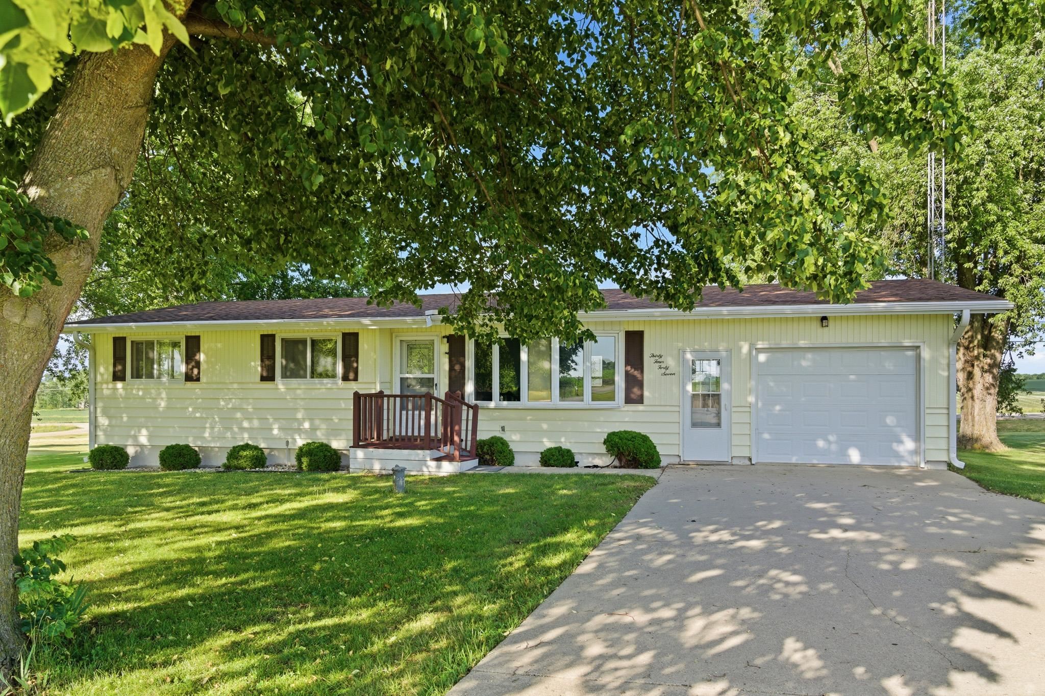 3447 Hilldale Drive Property Photo 1