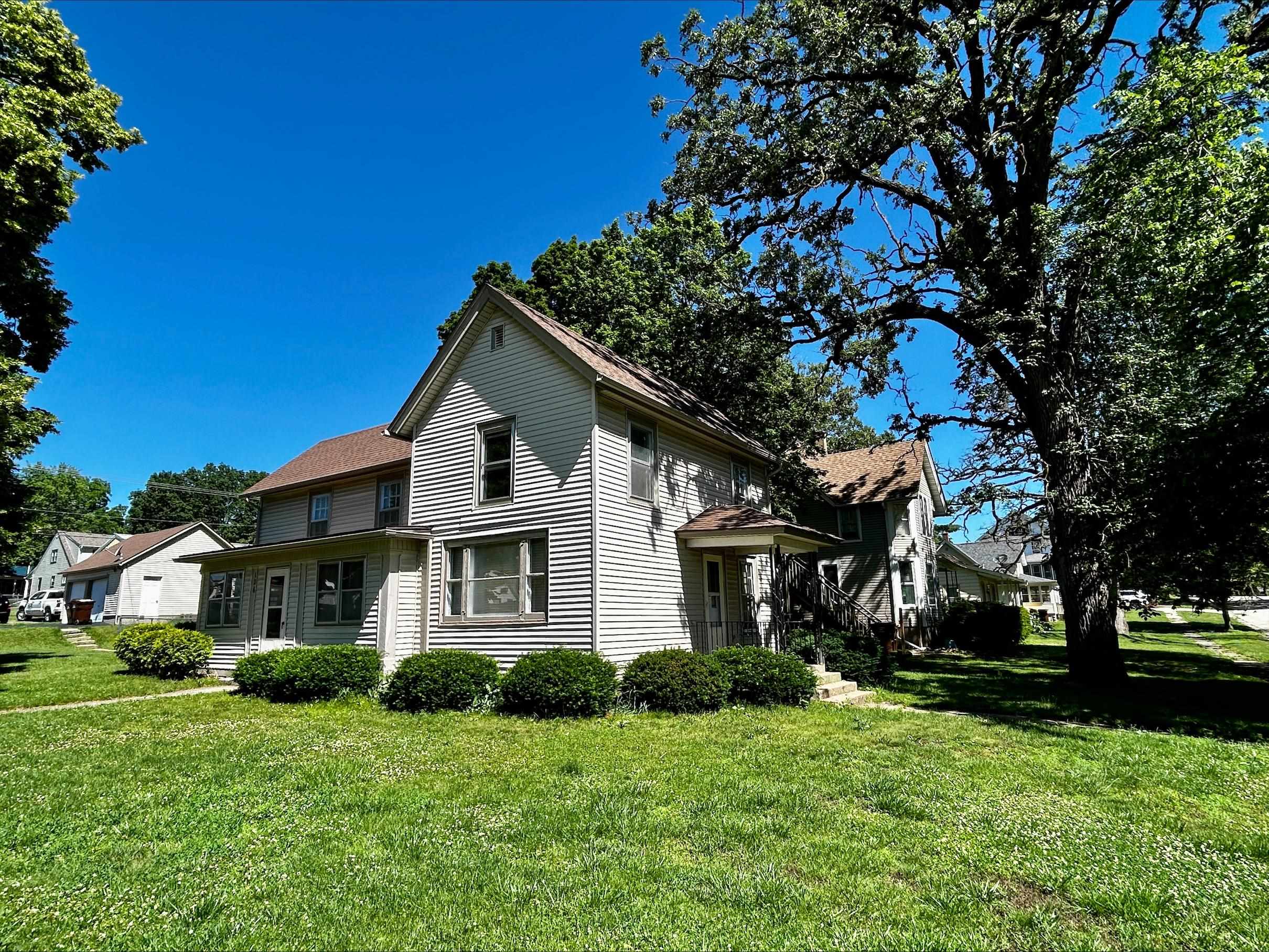 126 E 6th Street Property Photo 1