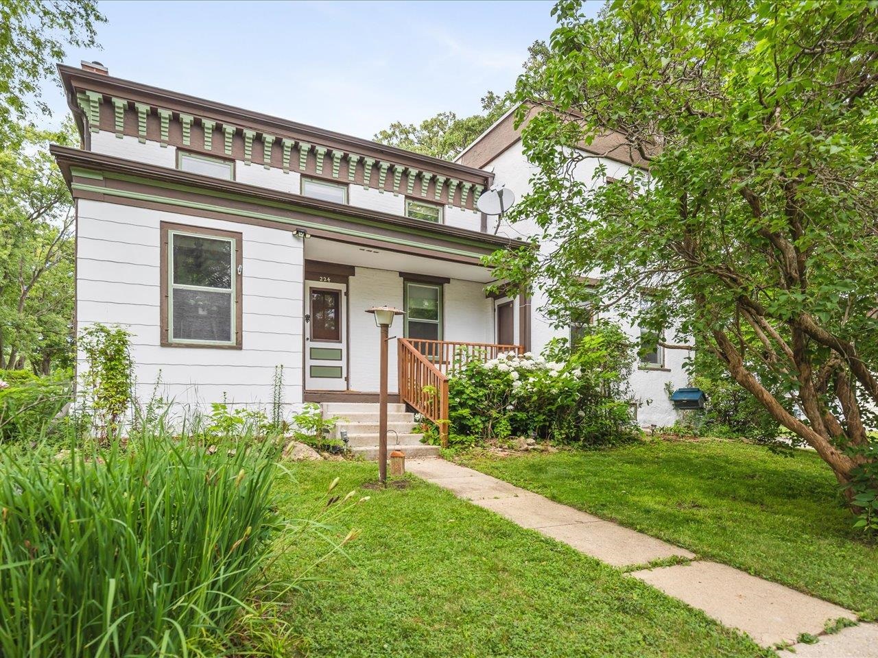 224 E 5th Street Property Photo 1