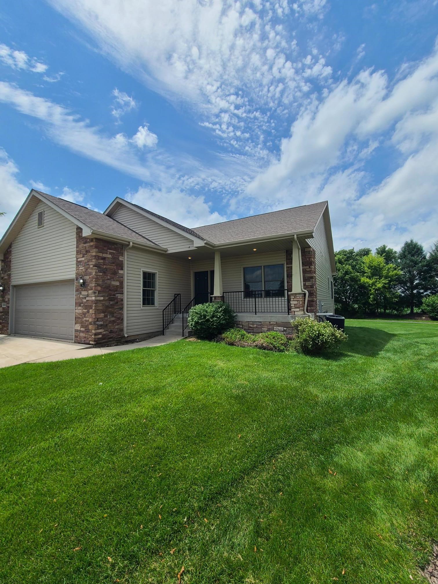 15528 White Oak Property Photo 1