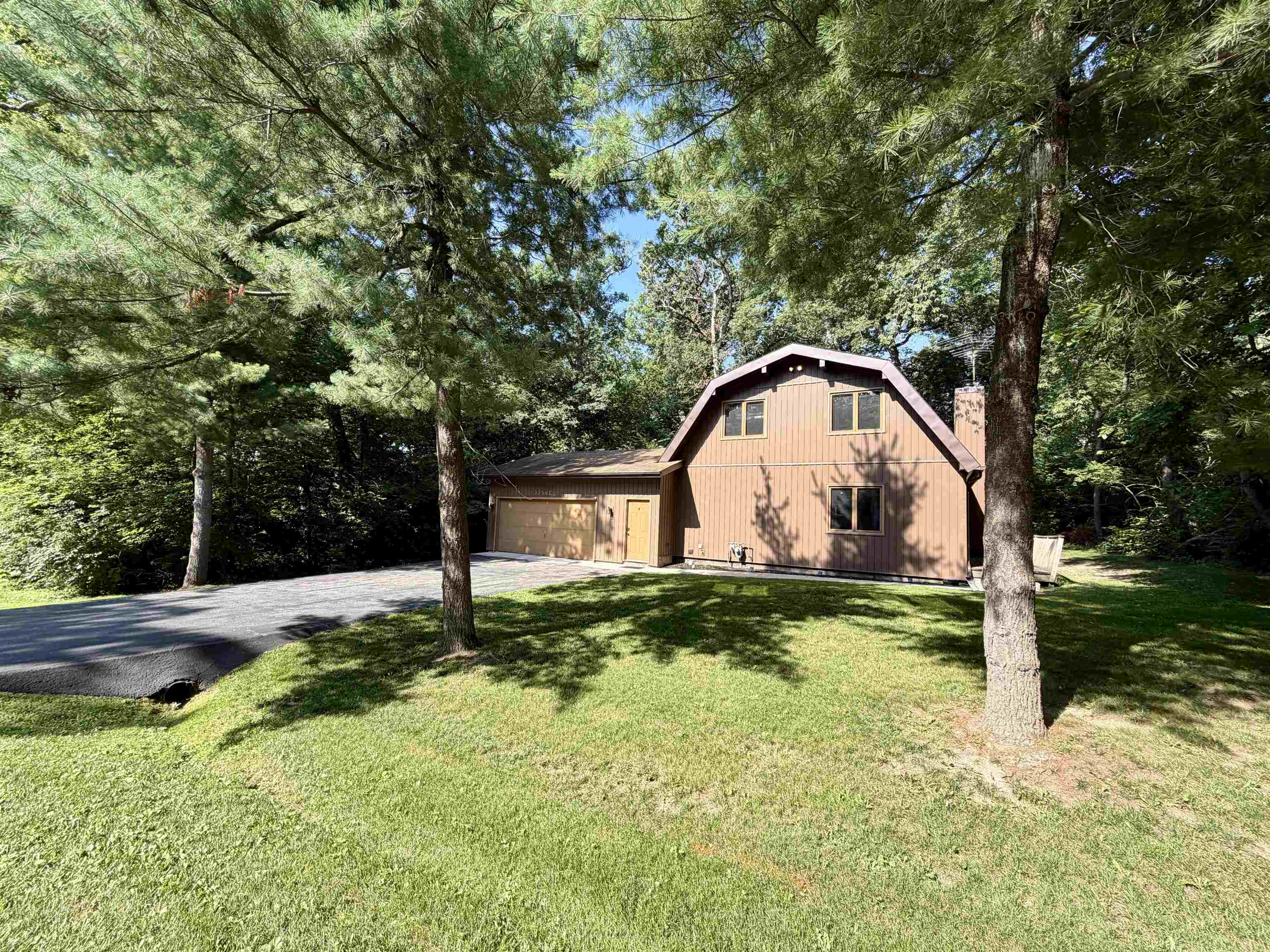 325 Rochester Road Property Photo 1