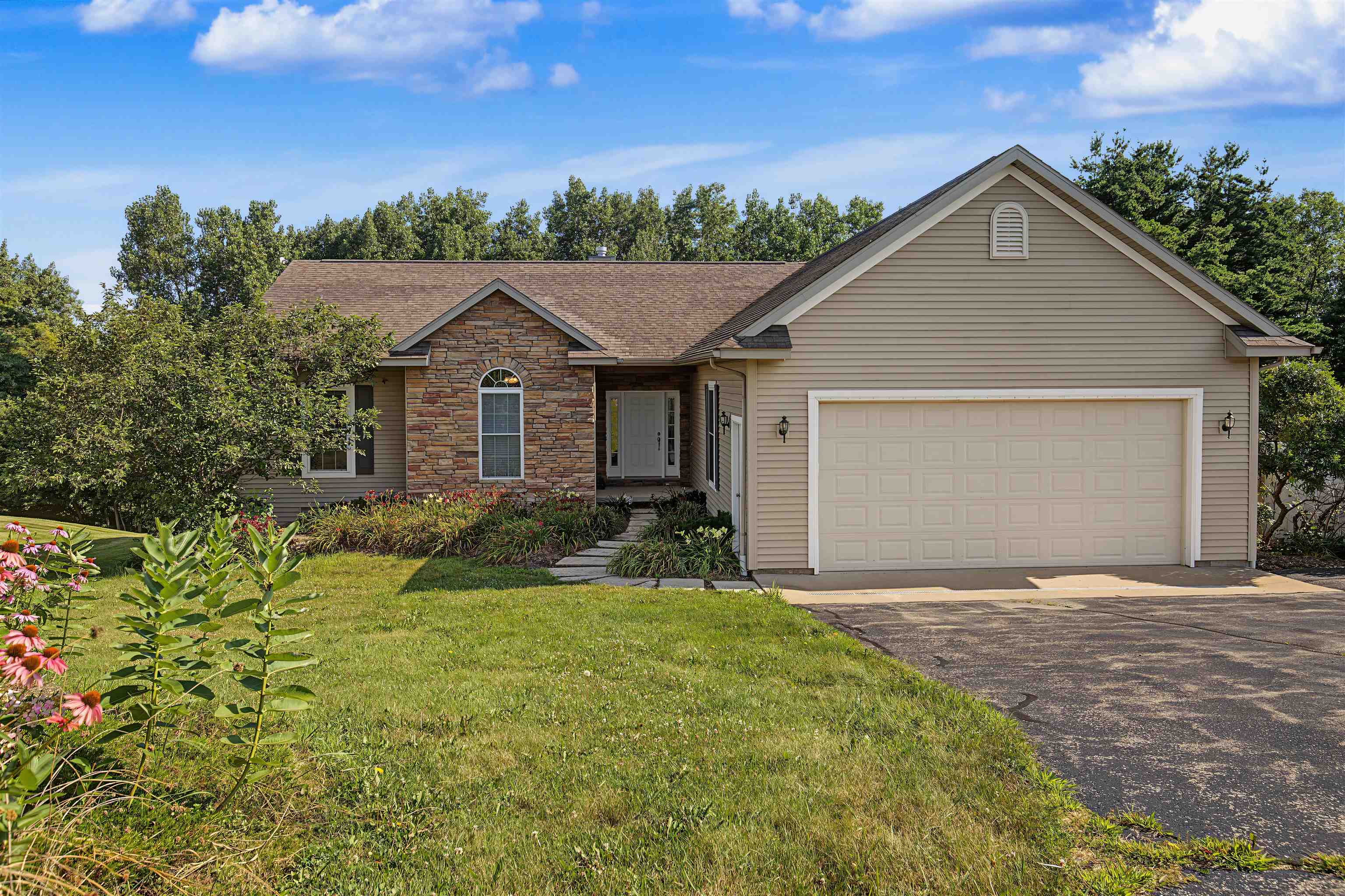 11a158 Birdie Court Property Photo 1