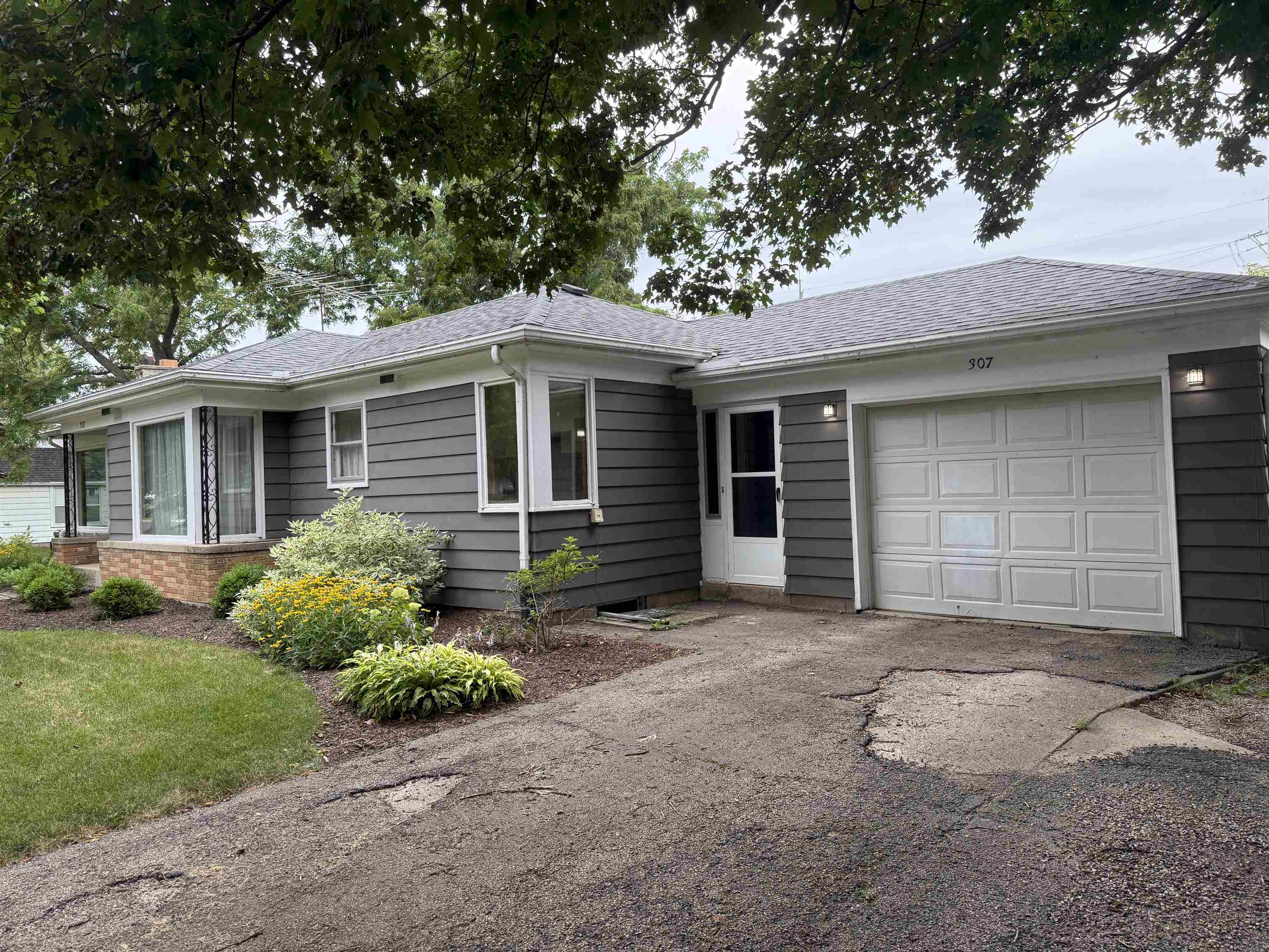 307 N Walnut Avenue Property Photo 1