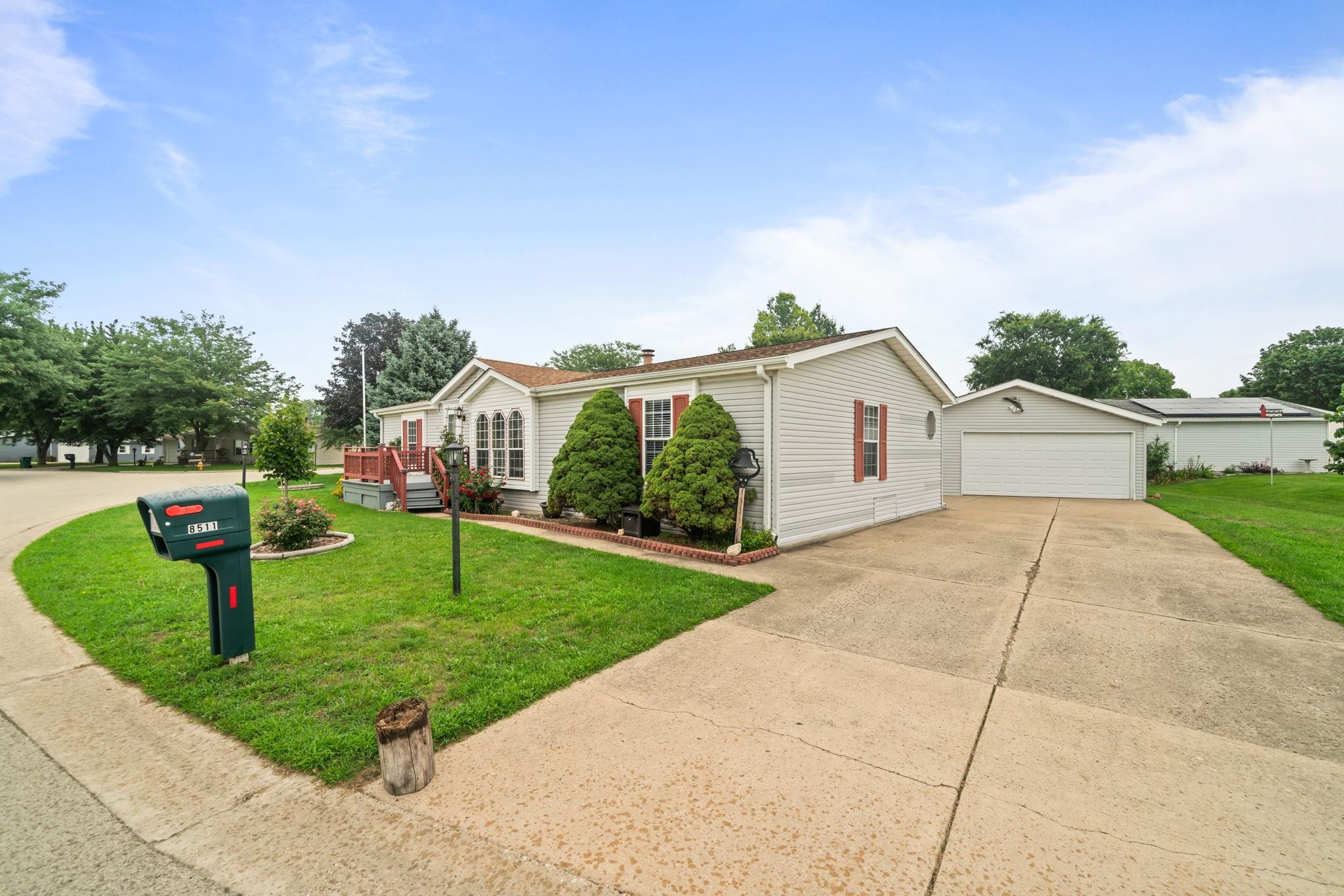 8511 Fig Tree Lane Property Photo 1