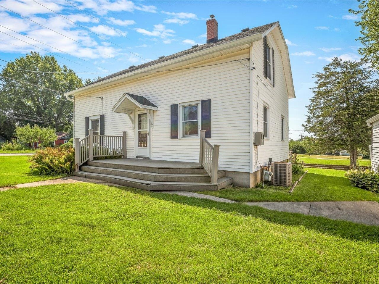 15 W Walnut Street Property Photo 1