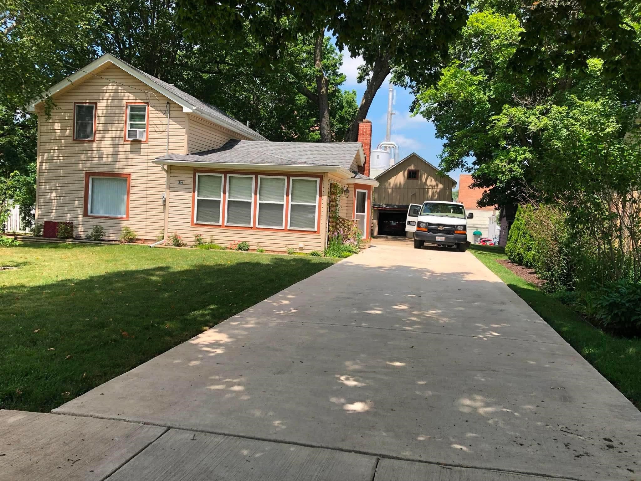 219 W 4th Street Property Photo 1
