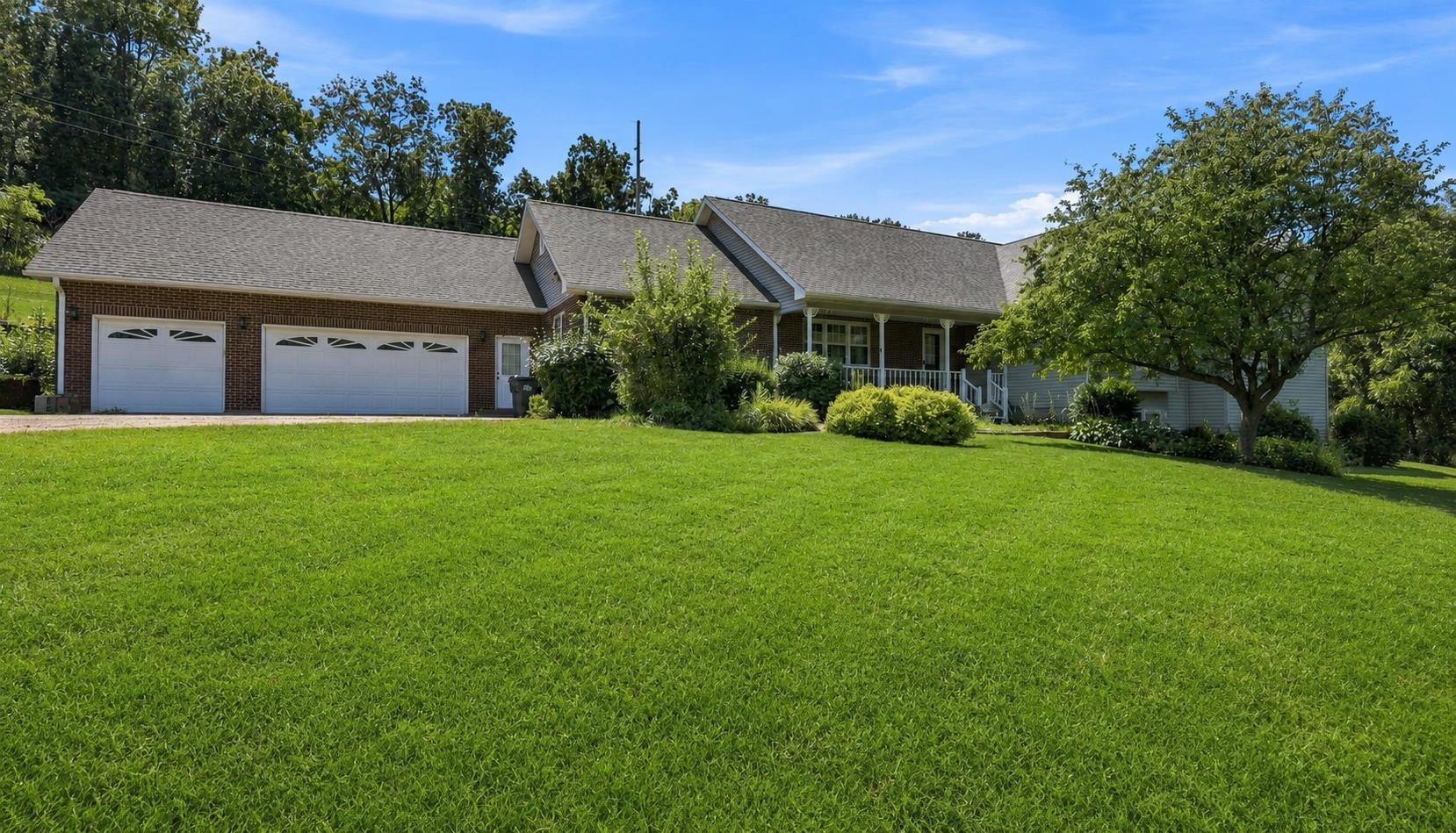 1135 W Menzemer Property Photo 1