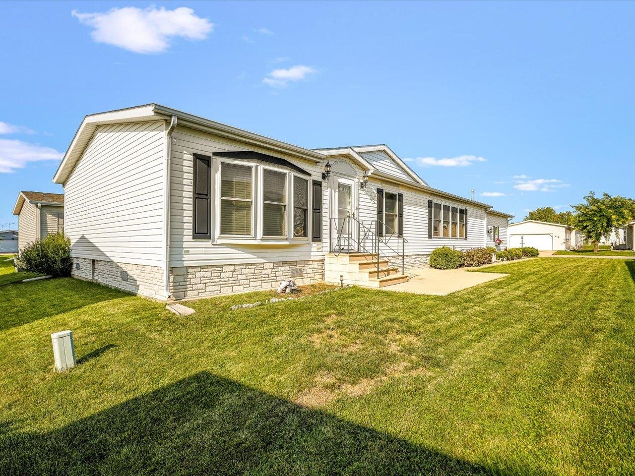 2075 Iris Lane Property Photo 1
