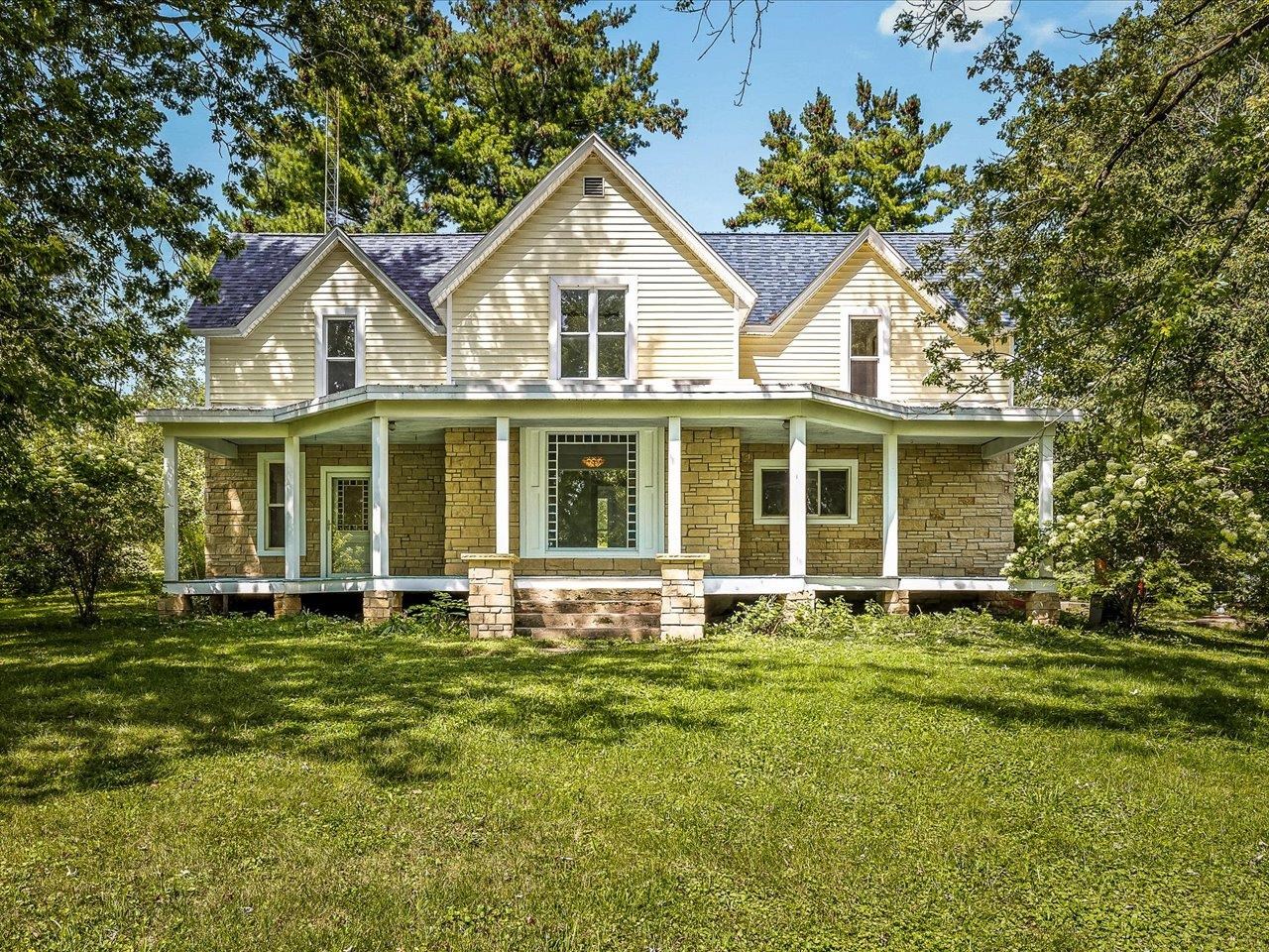 1112 W St James Road Property Photo 1