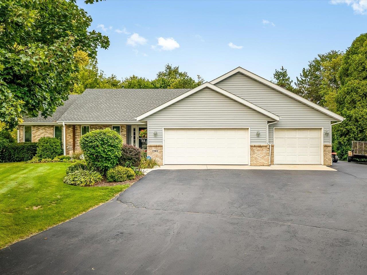 7723 Bridlewood Road Property Photo 1
