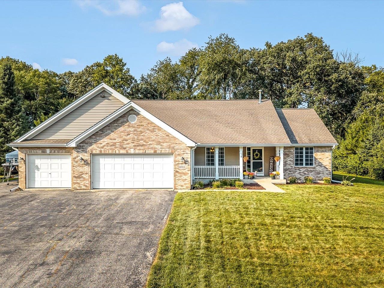 6783 N Summit Drive Property Photo 1
