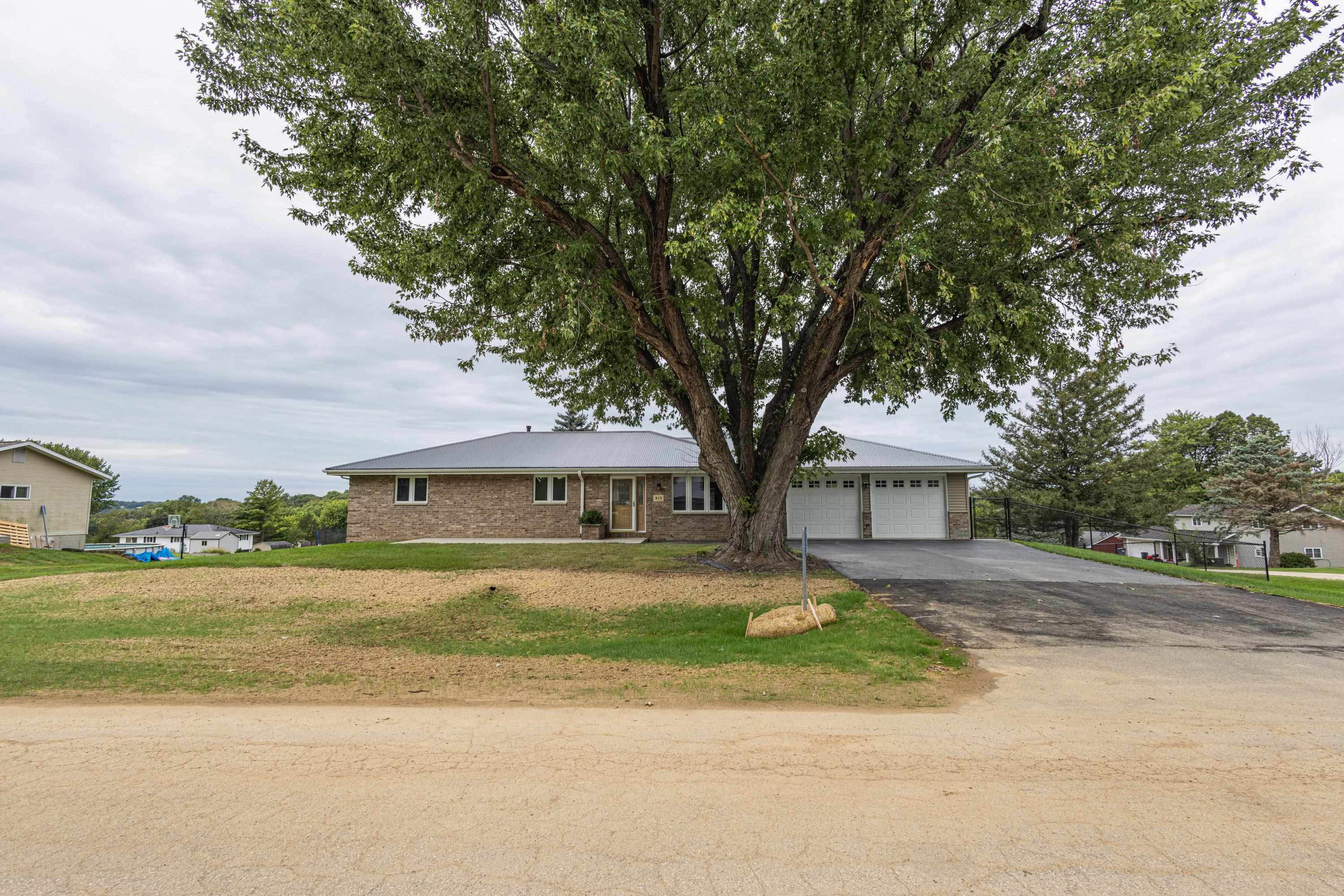 913 Arrowhead Drive Property Photo 1