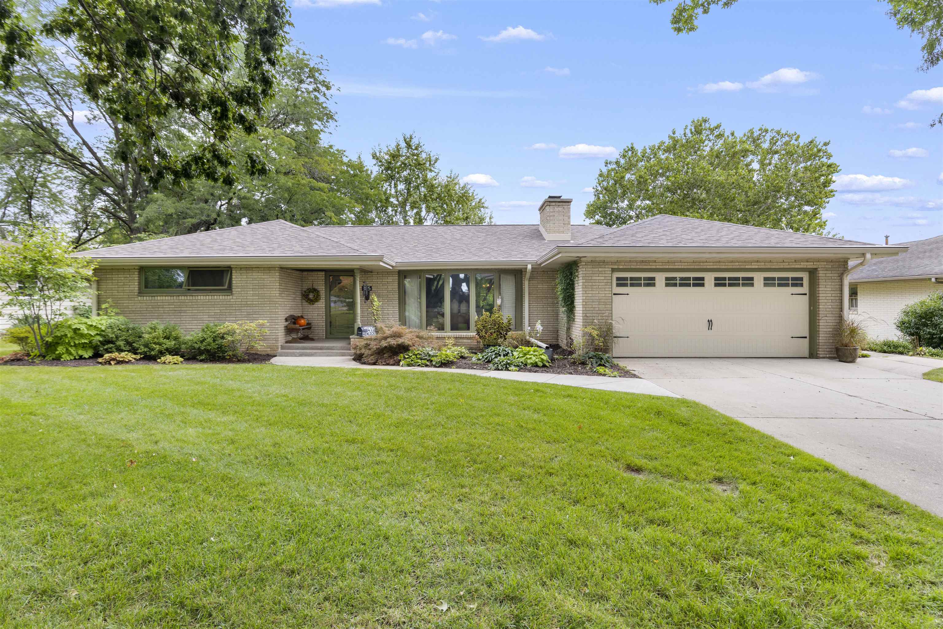 415 Hemlock Lane Property Photo 1
